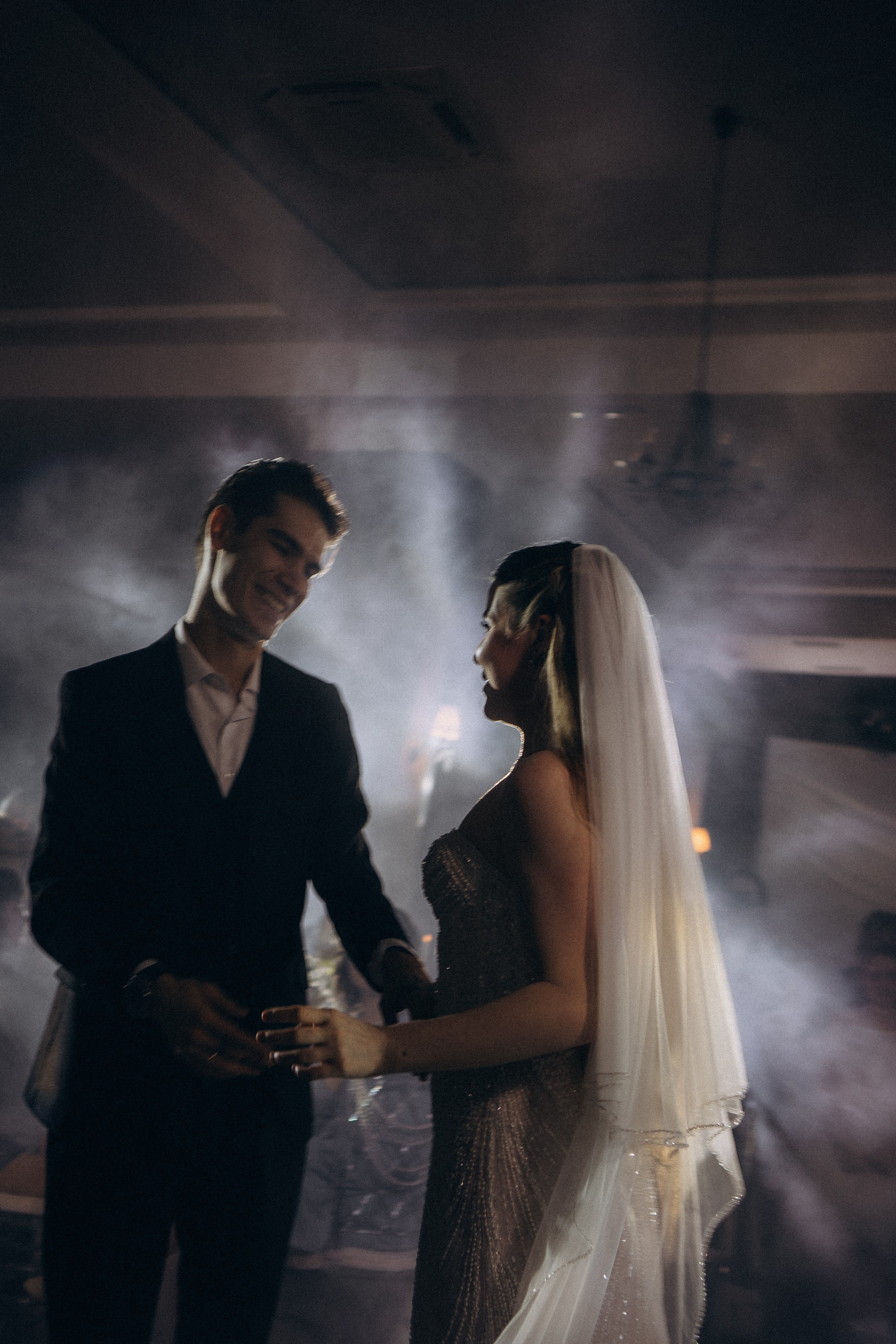 ПЕРВЫЙ ТАНЕЦ МОЛОДЫХ НА БАНКЕТЕ. ТРОГАТЕЛЬНЫЙ МОМЕНТ (СНЯТО В СИБИРЕ В НИЖНЕВАРТОВСКЕ). Профессиональный фотограф, Санкт-Петербург — Виктория Богомолова