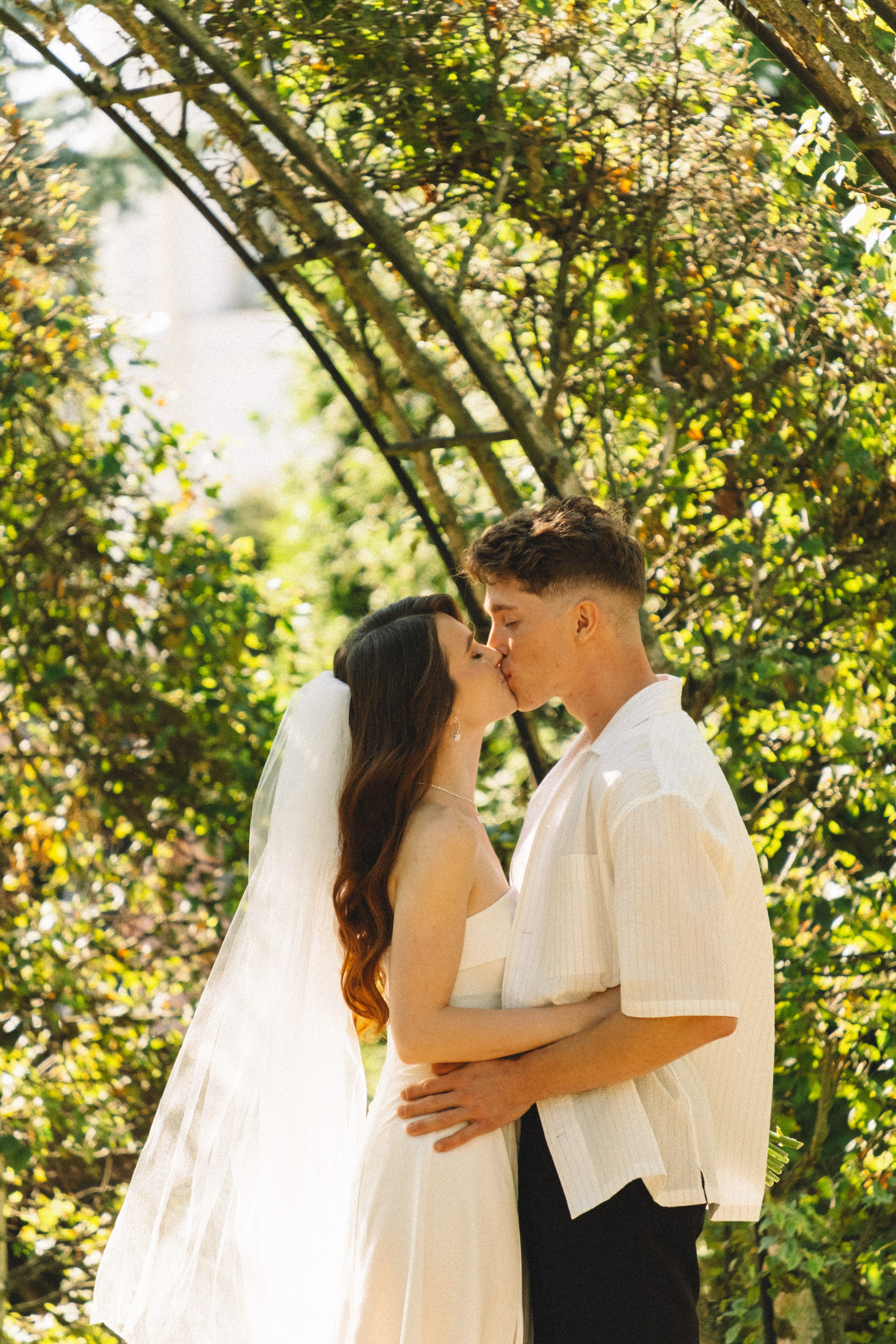 СВАДЕБНАЯ СЬЕМКА В ПЕТЕРГОФЕ И СЬЕМКА РЕПОРТАЖА В ЗАГСЕ ПЕТЕРГОФА. Профессиональный фотограф, Санкт-Петербург — Виктория Богомолова