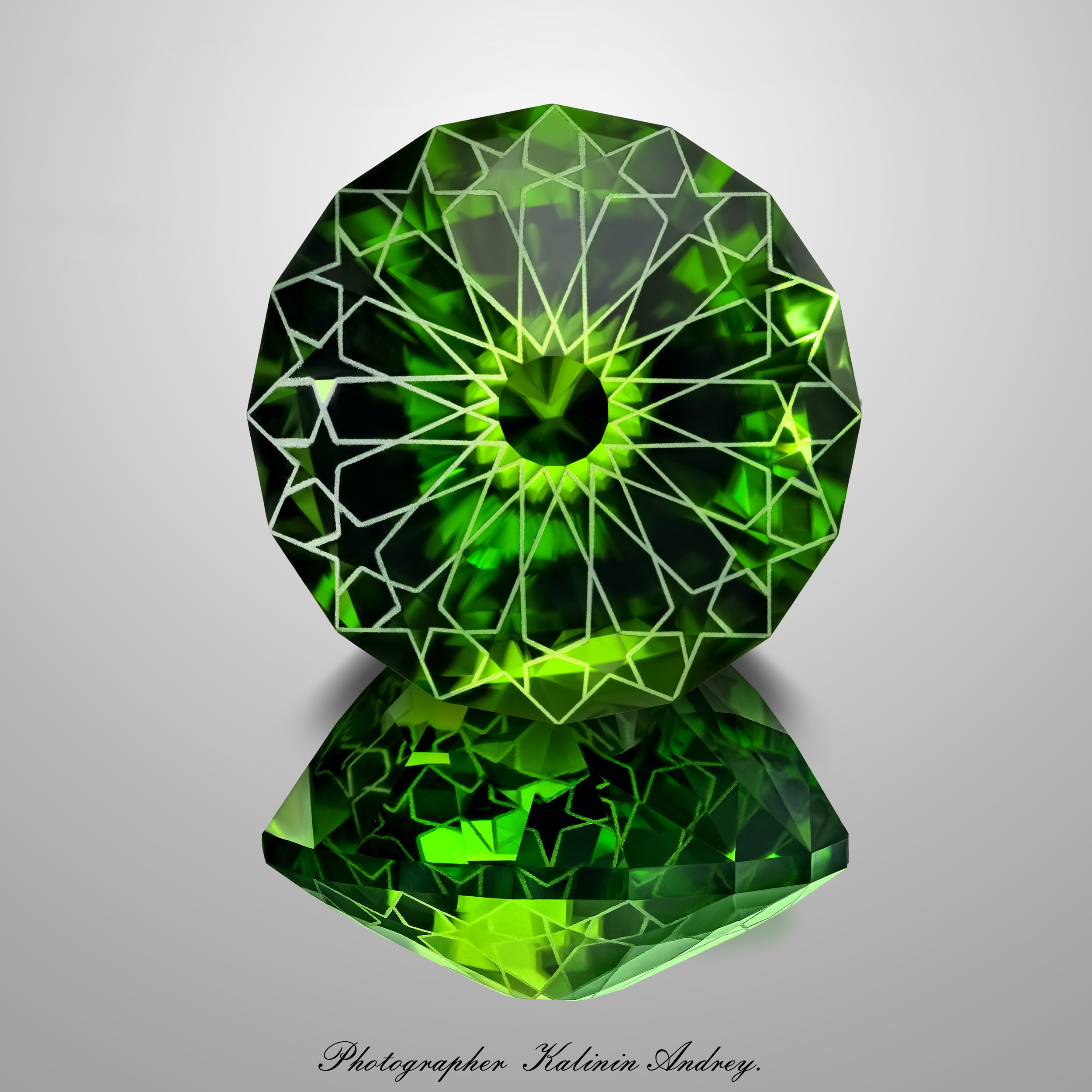 В Москве можно заказать фотосъёмку драгоценных камней. Для каталогов и полиграфии можно  позвонив по телефону +7 966 003-13-07. Высококачественная профессиональная рекламная фотосъёмка ювелирных украшений, драгоценных камней в Москве. Обучение, консультация