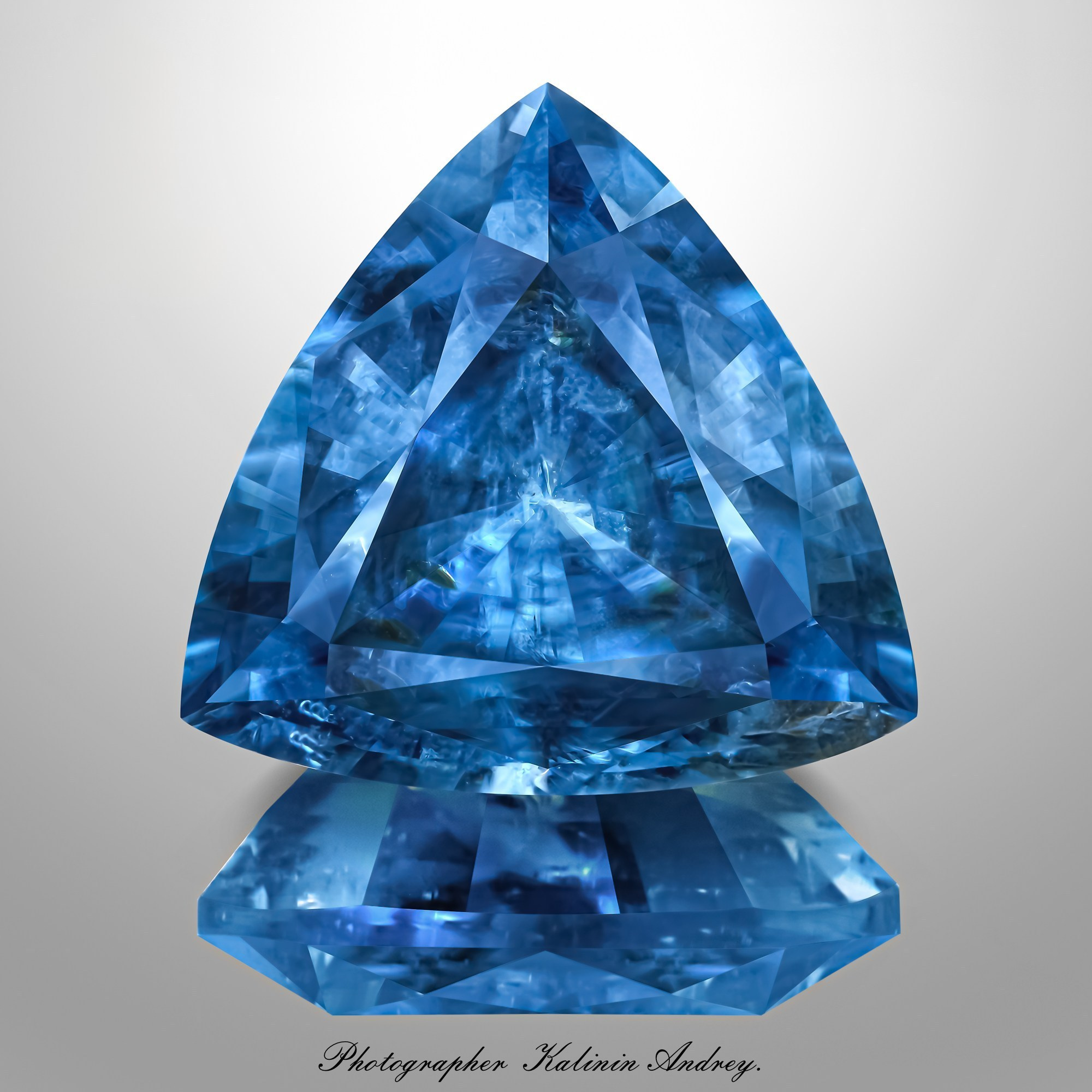 Фотографии в большом разрешении драгоценных камней на продажу купить тел +79 660 031 307. Высококачественная профессиональная рекламная фотосъёмка ювелирных украшений, драгоценных камней в Москве. Обучение, консультация