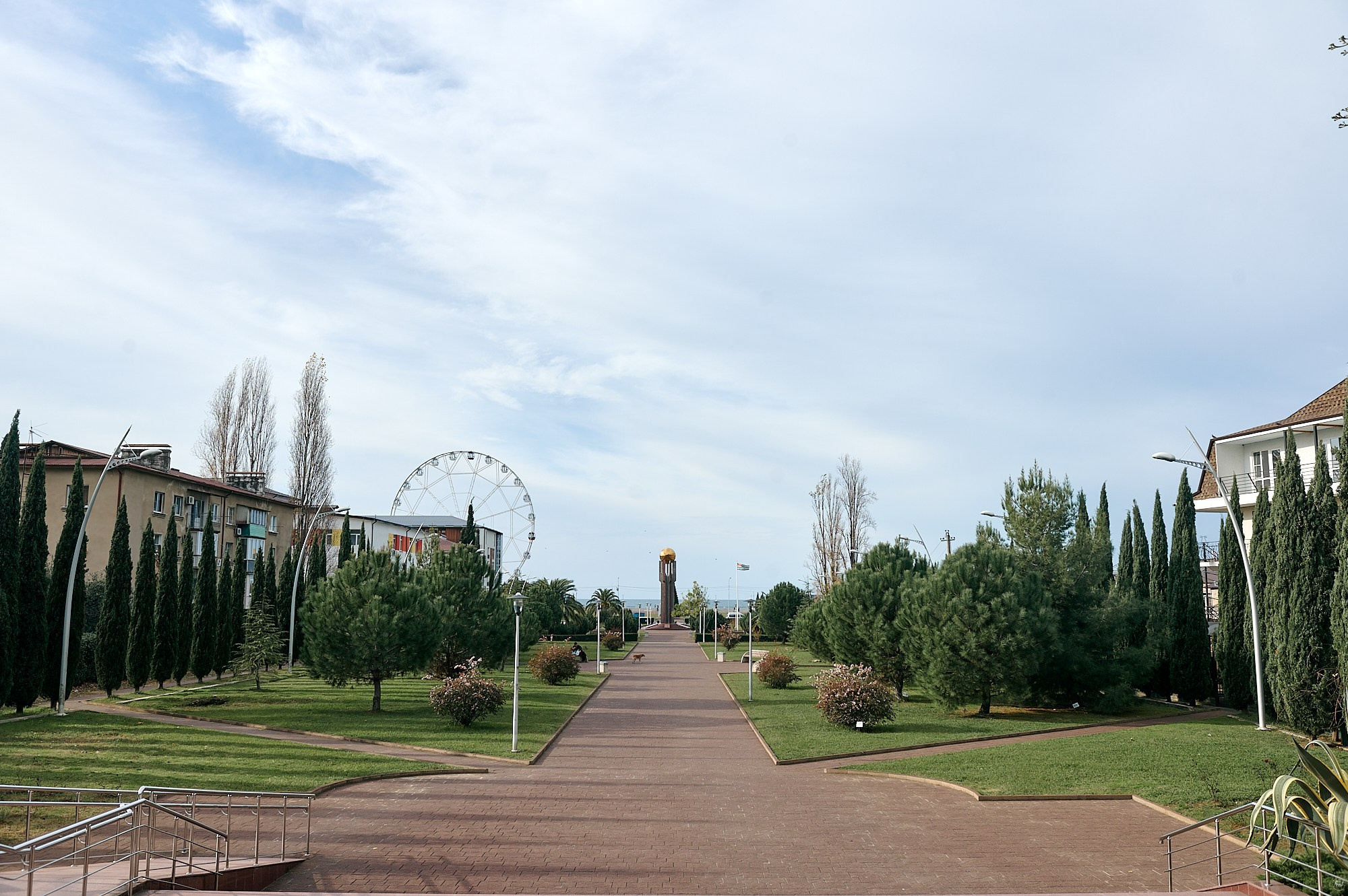 Гагра, Абхазия. Декабрь 2024. Фотографии отовсюду и обо всем