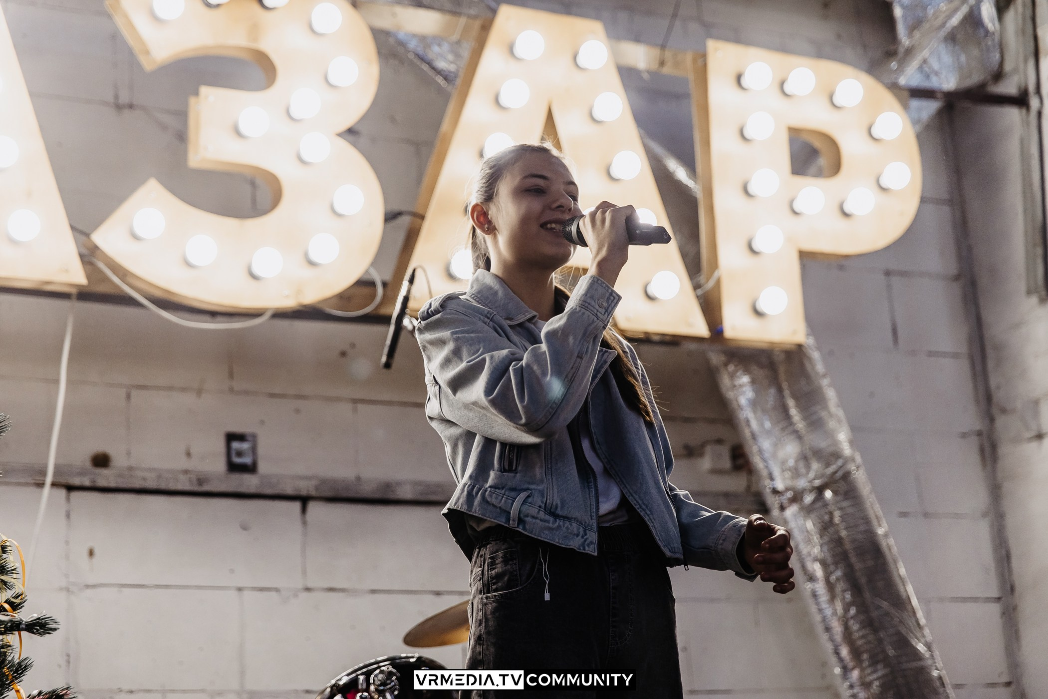 Традиционный рождественский базар и Garage Sale