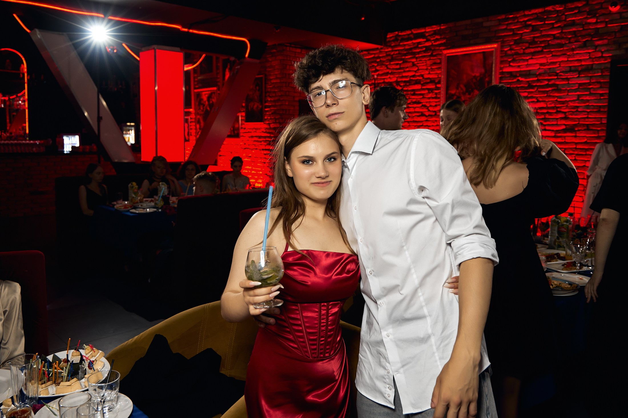 Фотограф на выпускной. Свадебный репортажный и фуд фотограф в Барнауле Гайфулин Виталий