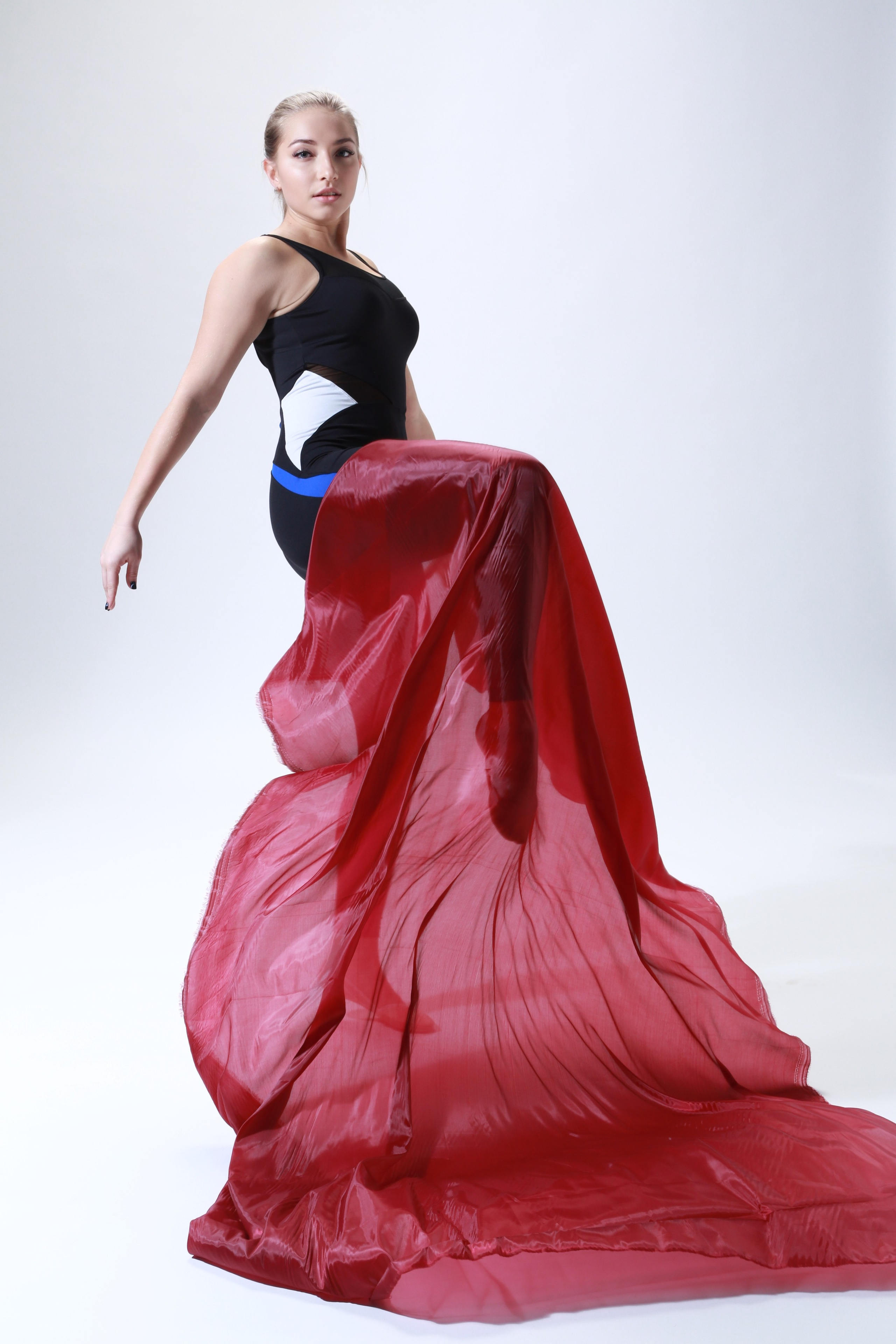 Елена с гимнастической лентой. Профессиональный фотограф Алена Александрова