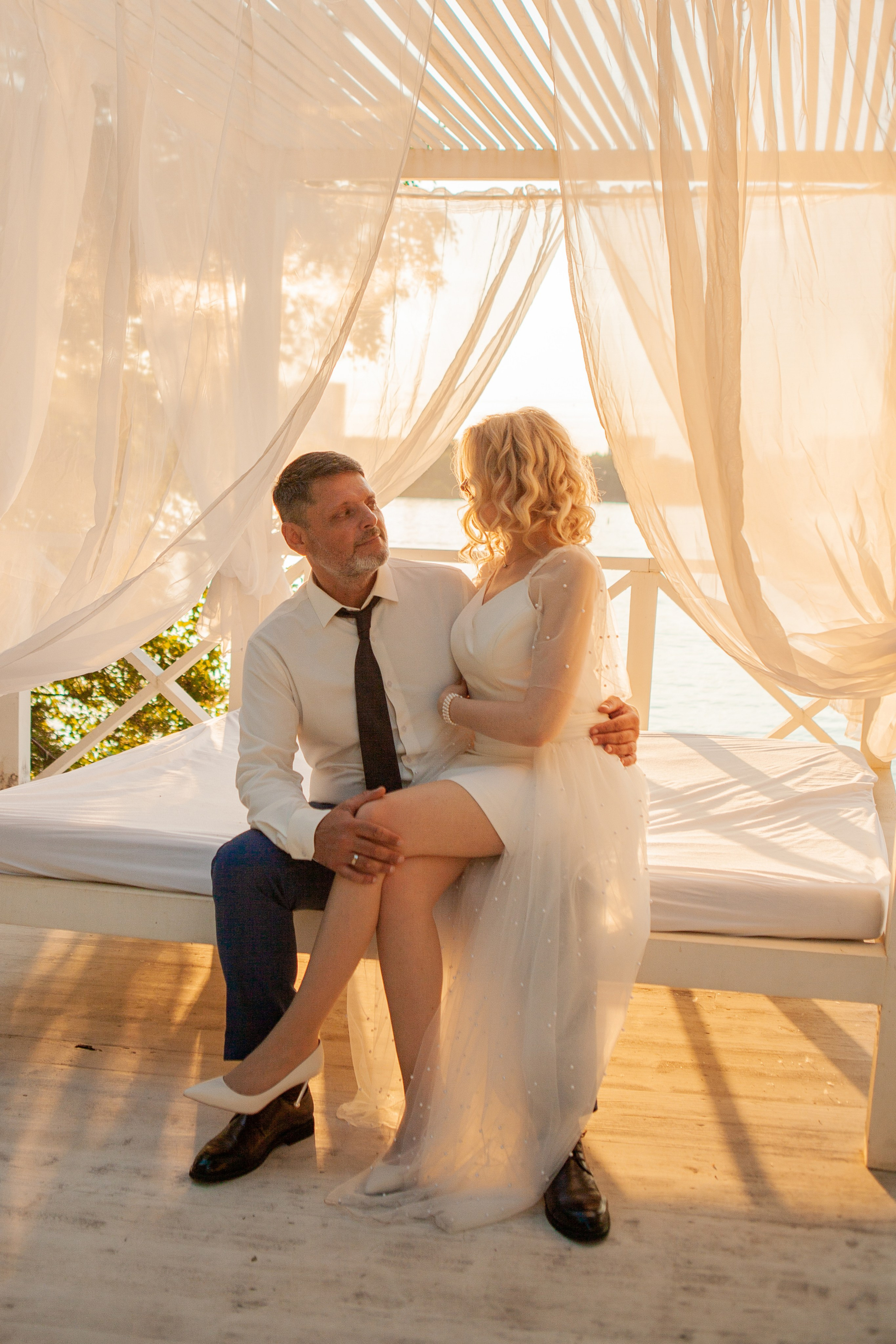 Фотосессия молодоженов на пляже Рублево. Фотограф Ольга Ефремова