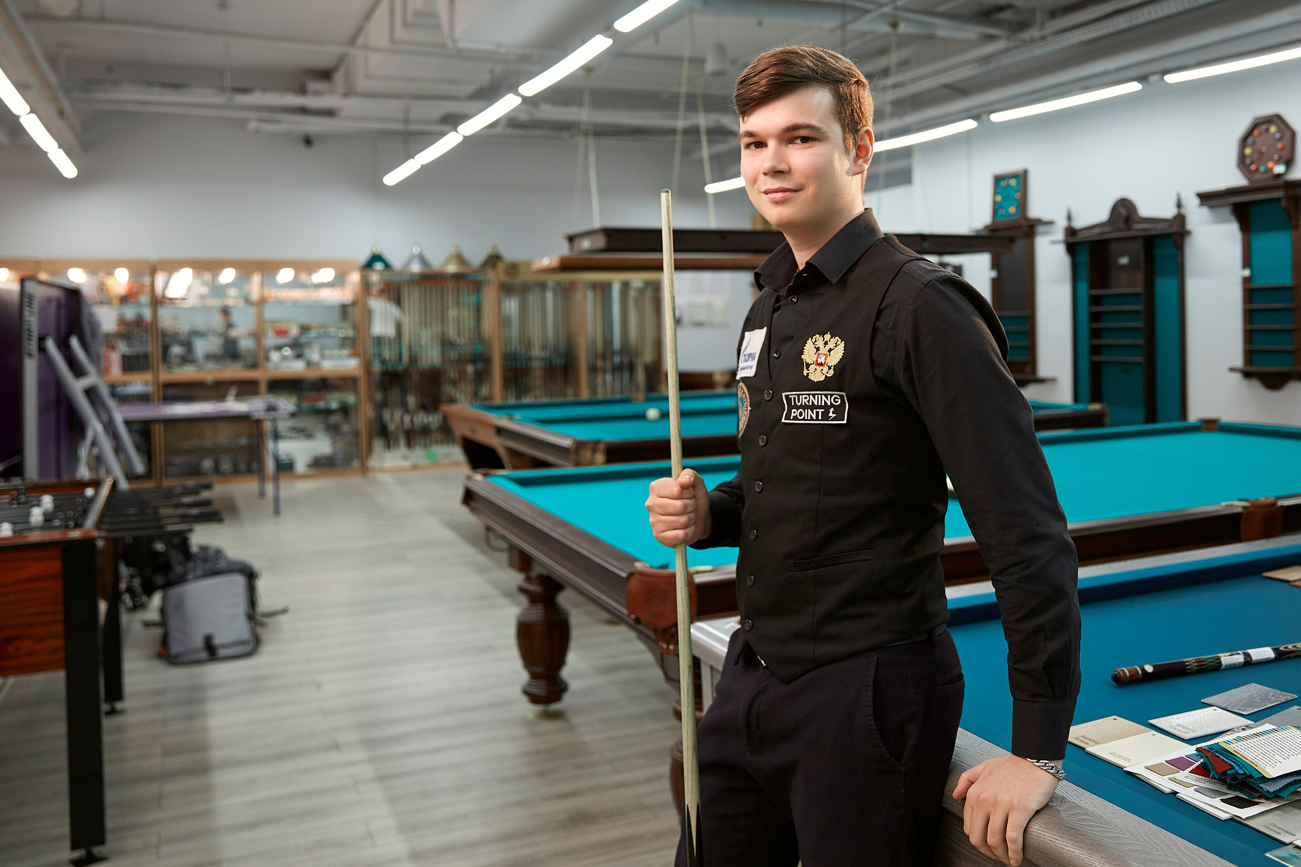 Семён За́йцев — российский профессиональный игрок в русский бильярд, мастер спорта России международного класса. Фотограф ваших самых ярких событий в Москве и СПБ. Збронская Юлия