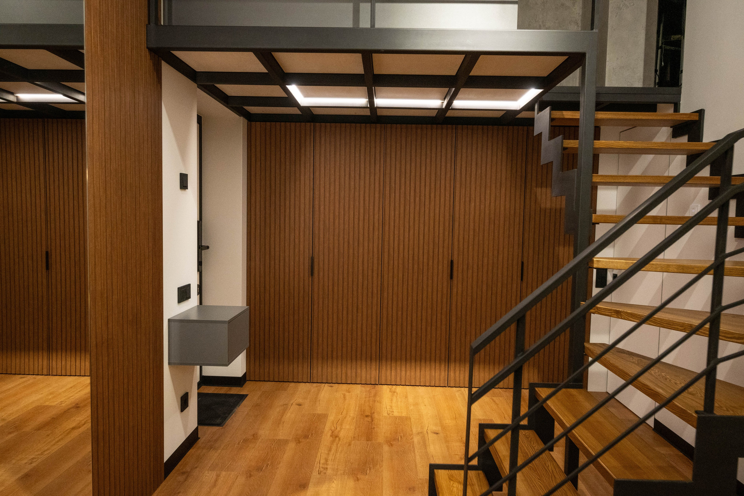 The apartment is on two levels. Fotograf Dmitrii Donets