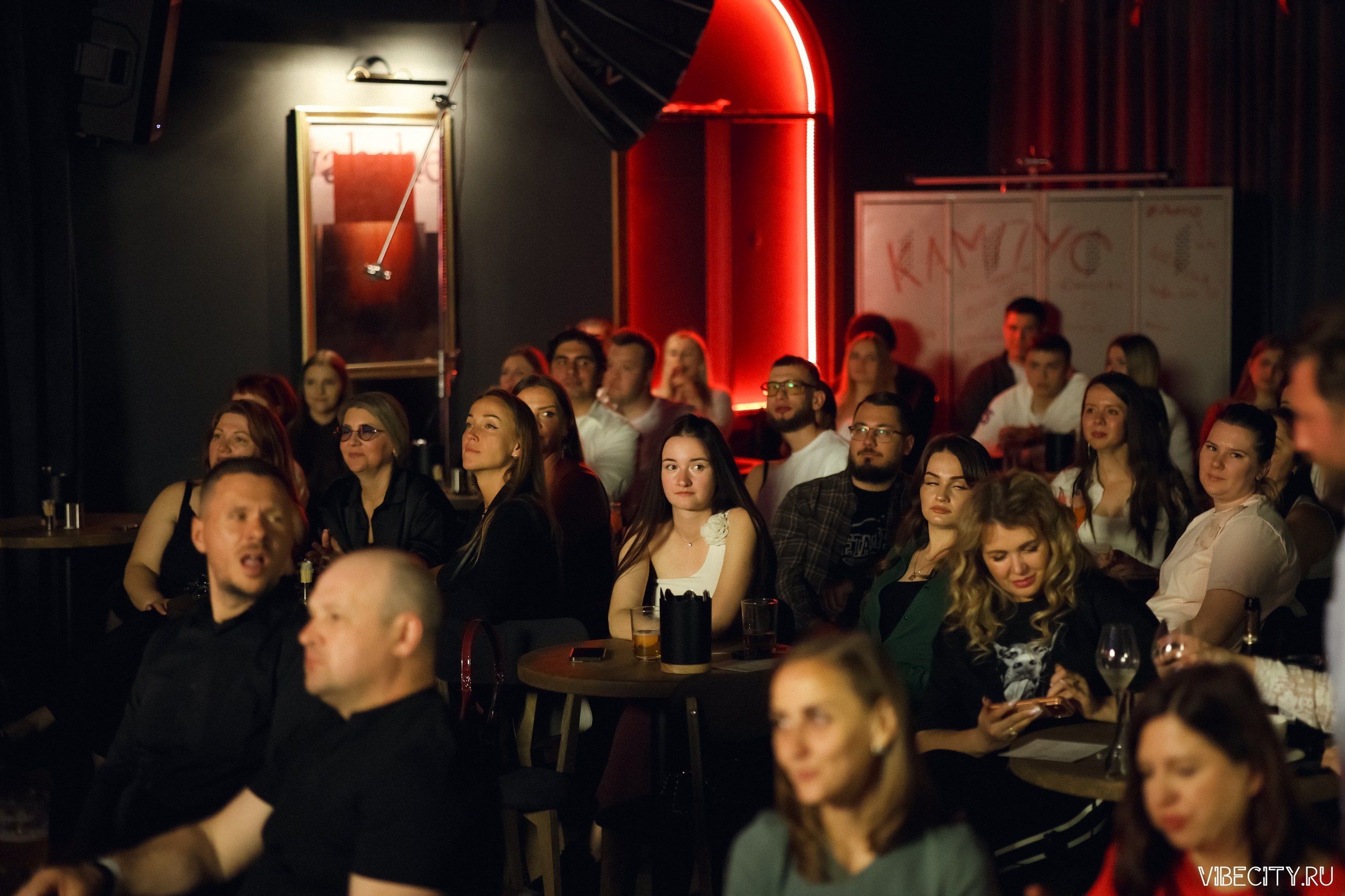 Стендап клуб Локация. VIBECITY.RU Вайб Сити Ру Фоторепортажи Фотоотчеты Калининград
