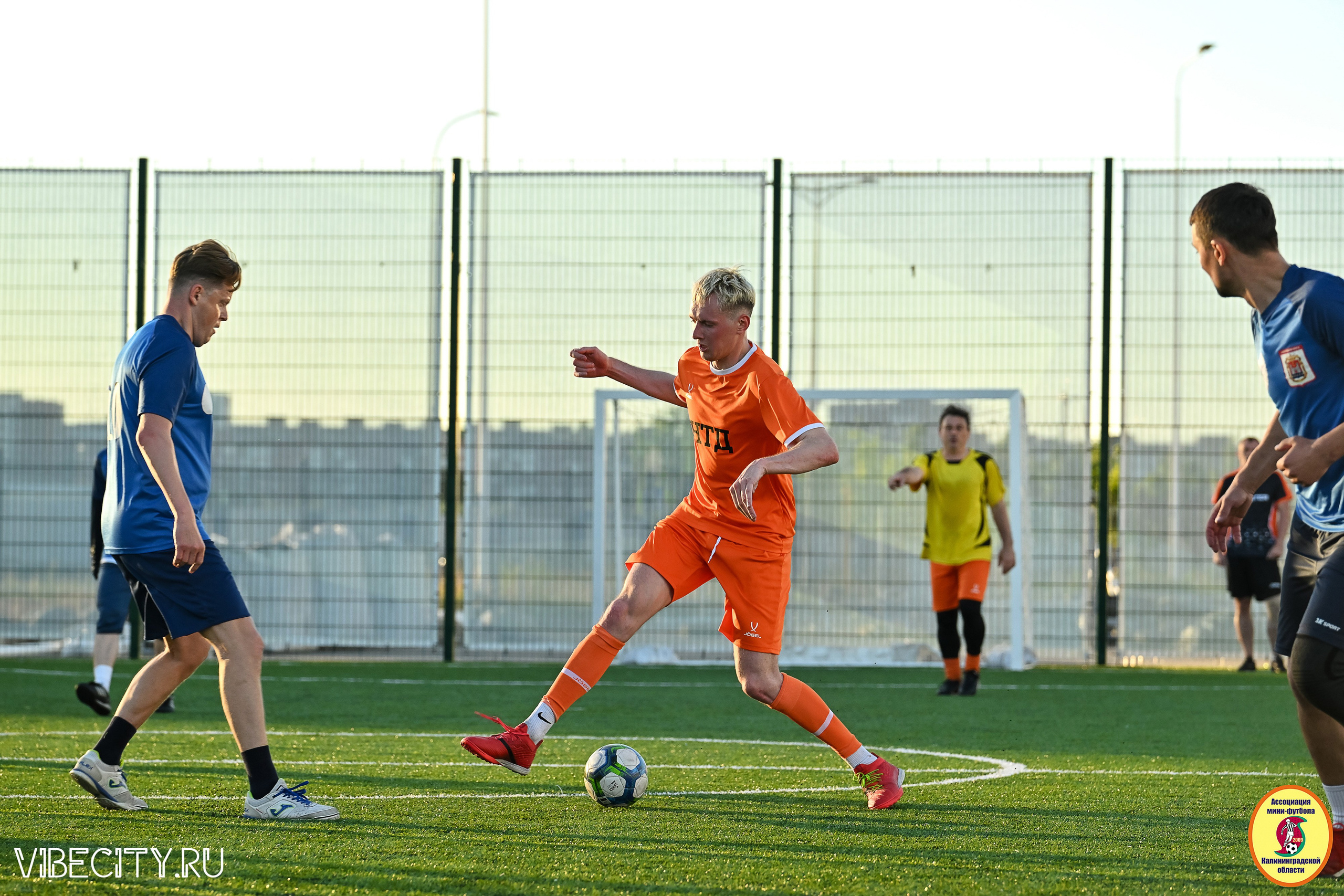 ИГРЫ МИНИ-ФУТБОЛЬНОЙ И КОРПОРАТИВНОЙ ЛИГИ. VIBECITY.RU Вайб Сити Ру Фоторепортажи Фотоотчеты Калининград