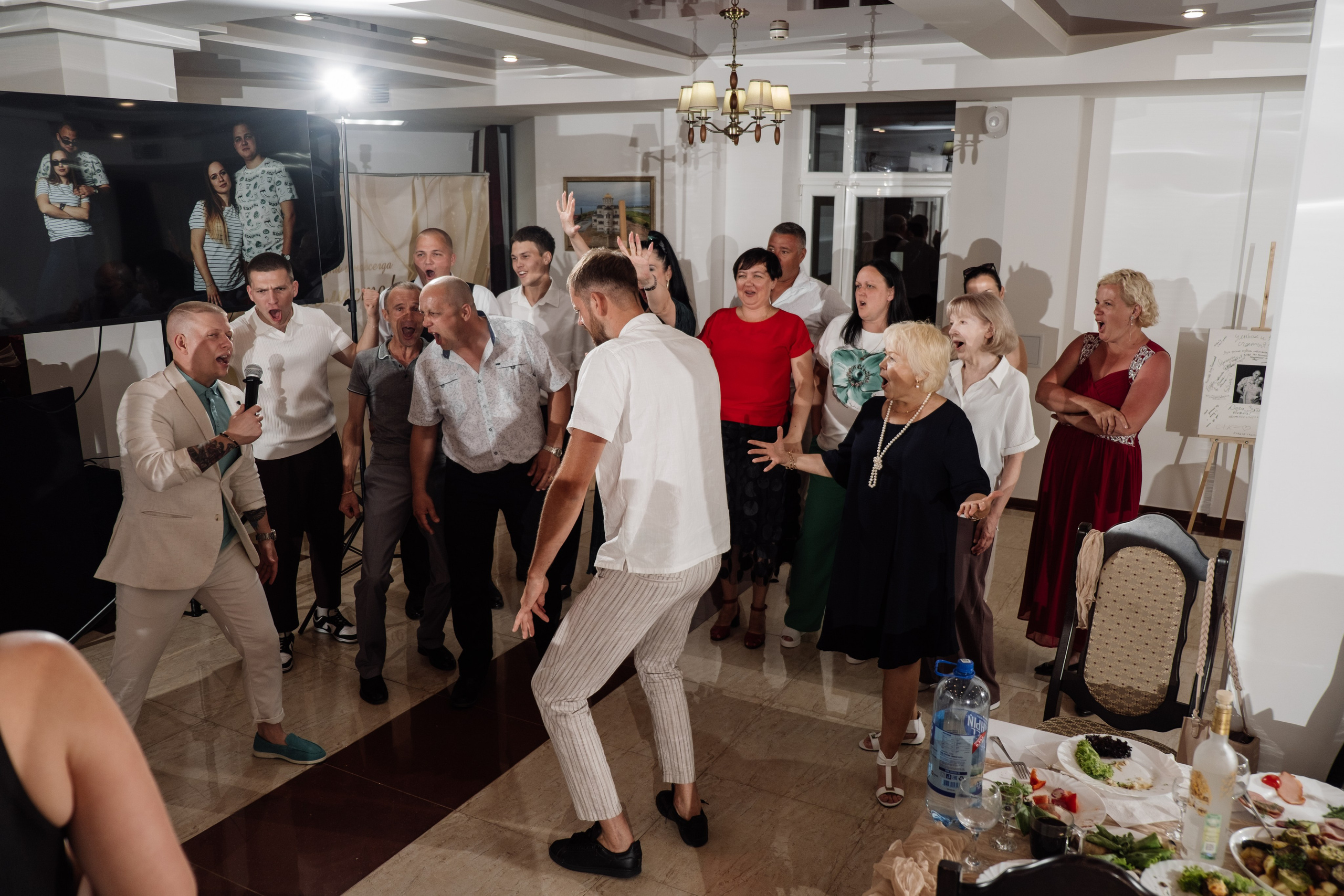 Свадебный ретопртаж. Профессиональная фотосъемка в Крыму. Натуральные эмоции и живые кадры. Забронируйте дату прямо сейчас!