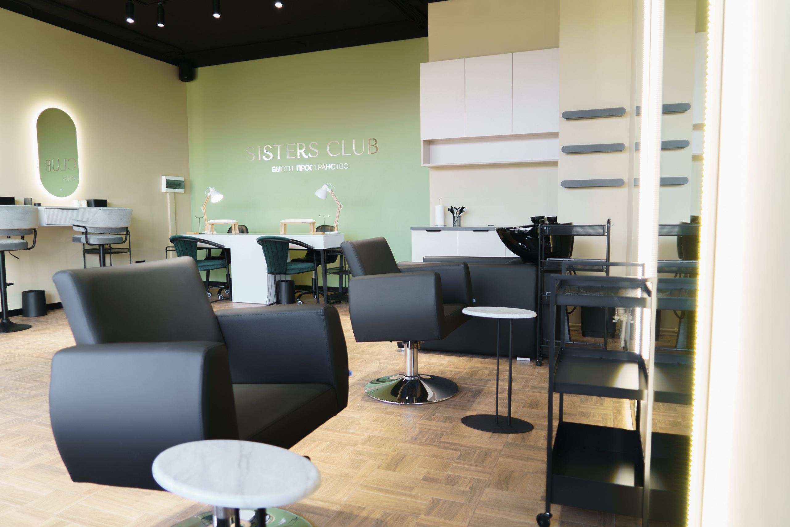 Профессиональная интерьерная фото и видео съемка студий красоты Яркая интерьерная фотосъемка для бьюти-коворкинга и студий. Шедевры для Вас! Фотограф и Видеограф в Краснодаре Пахиев Руслан