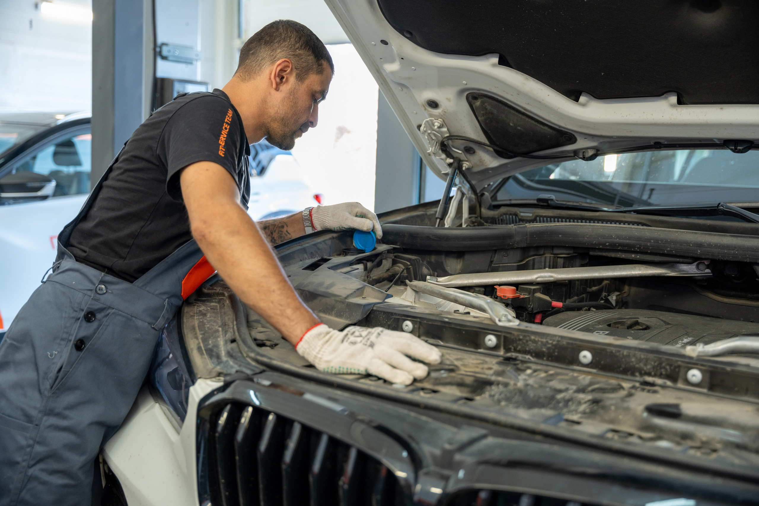 Интерьерная фотосъемка автосервиса Fit Service в Краснодаре — сеть СТО Профессиональная фотосъемка интерьера техцентра в Краснодаре. Шедевры для Вас! Фотограф и Видеограф в Краснодаре Пахиев Руслан