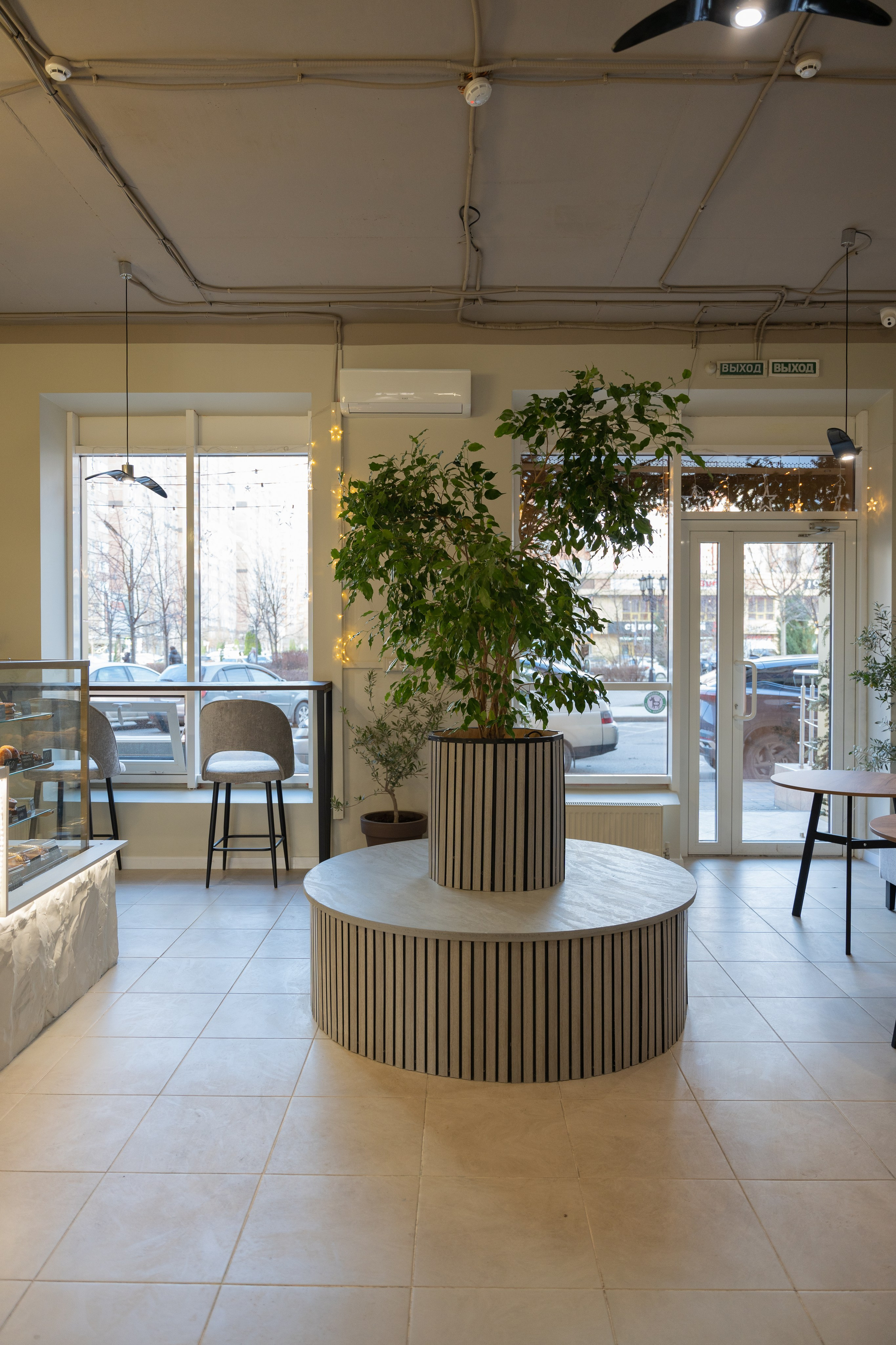 Интерьерная фотосъемка кофейни Love and Coffee — уютное место в Краснодаре Профессиональная фотосъемка интерьера кофейни в Краснодаре — Love. Шедевры для Вас! Фотограф и Видеограф в Краснодаре Пахиев Руслан