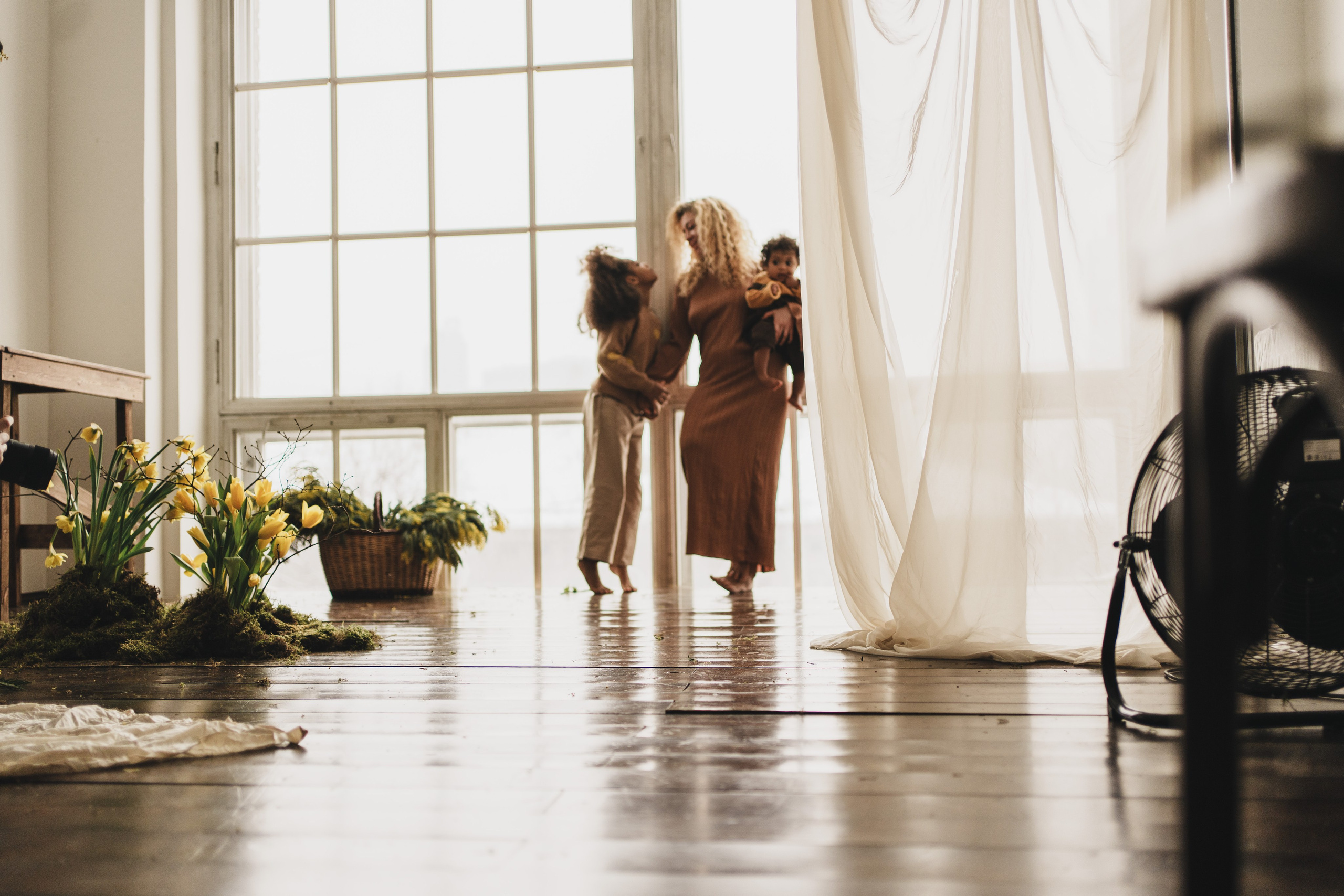 Девочки в мимозе. Семейный и детский фотограф и видеограф в Москве, Серпухове и Тарусе Валерия Сорокина