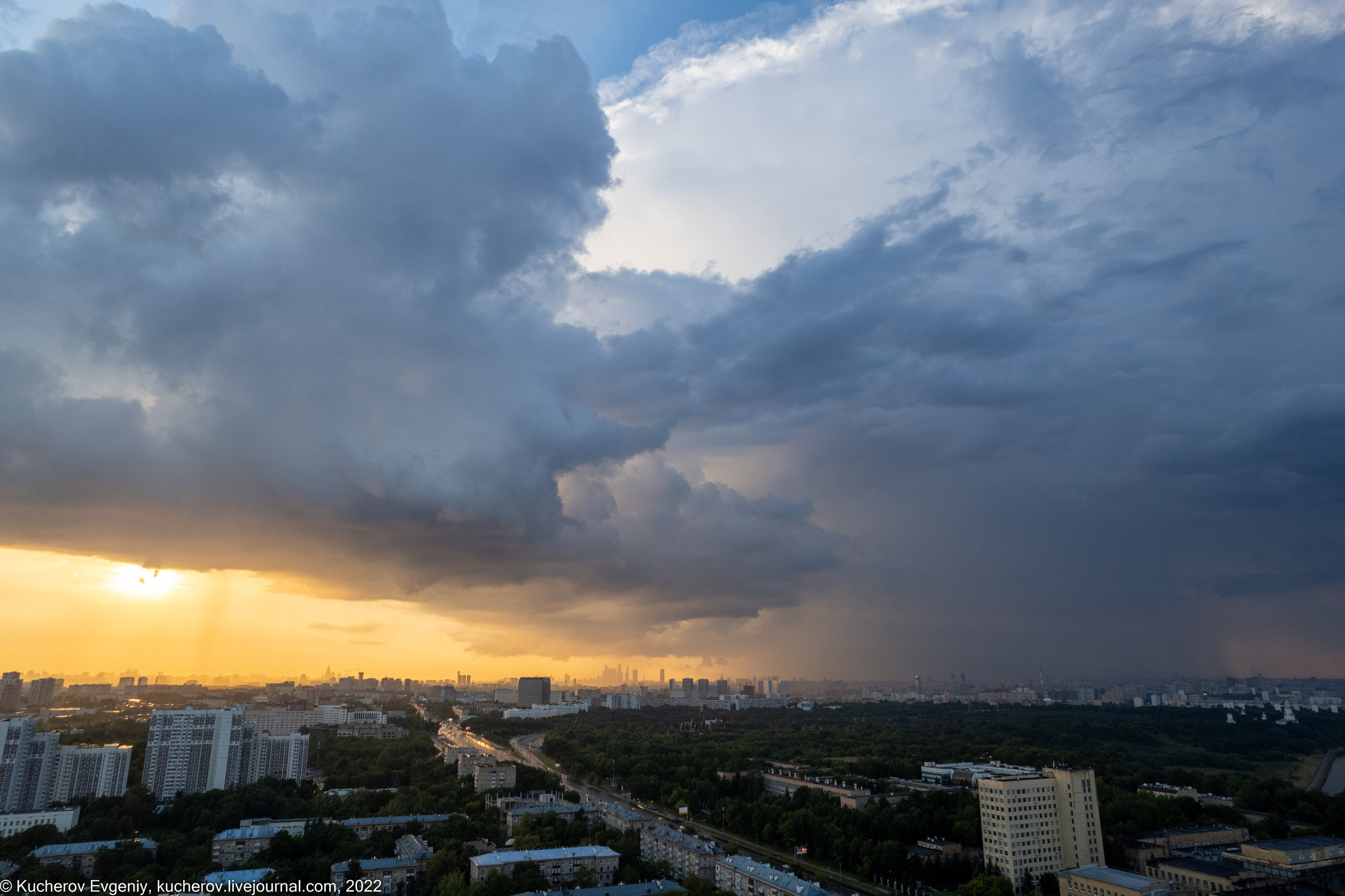 Москворечье. Закат и дождь. Кучеров Евгений. Фотограф