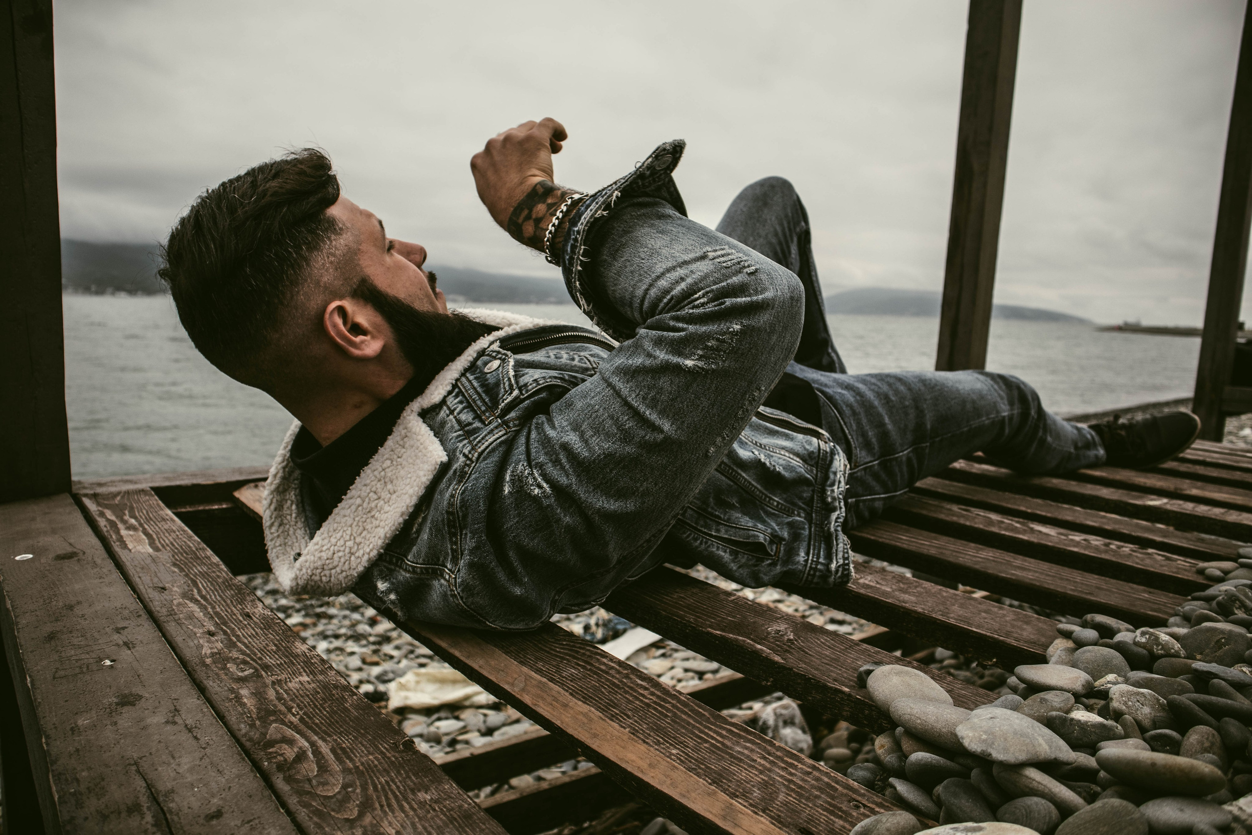 О. Уличный фотограф Города N