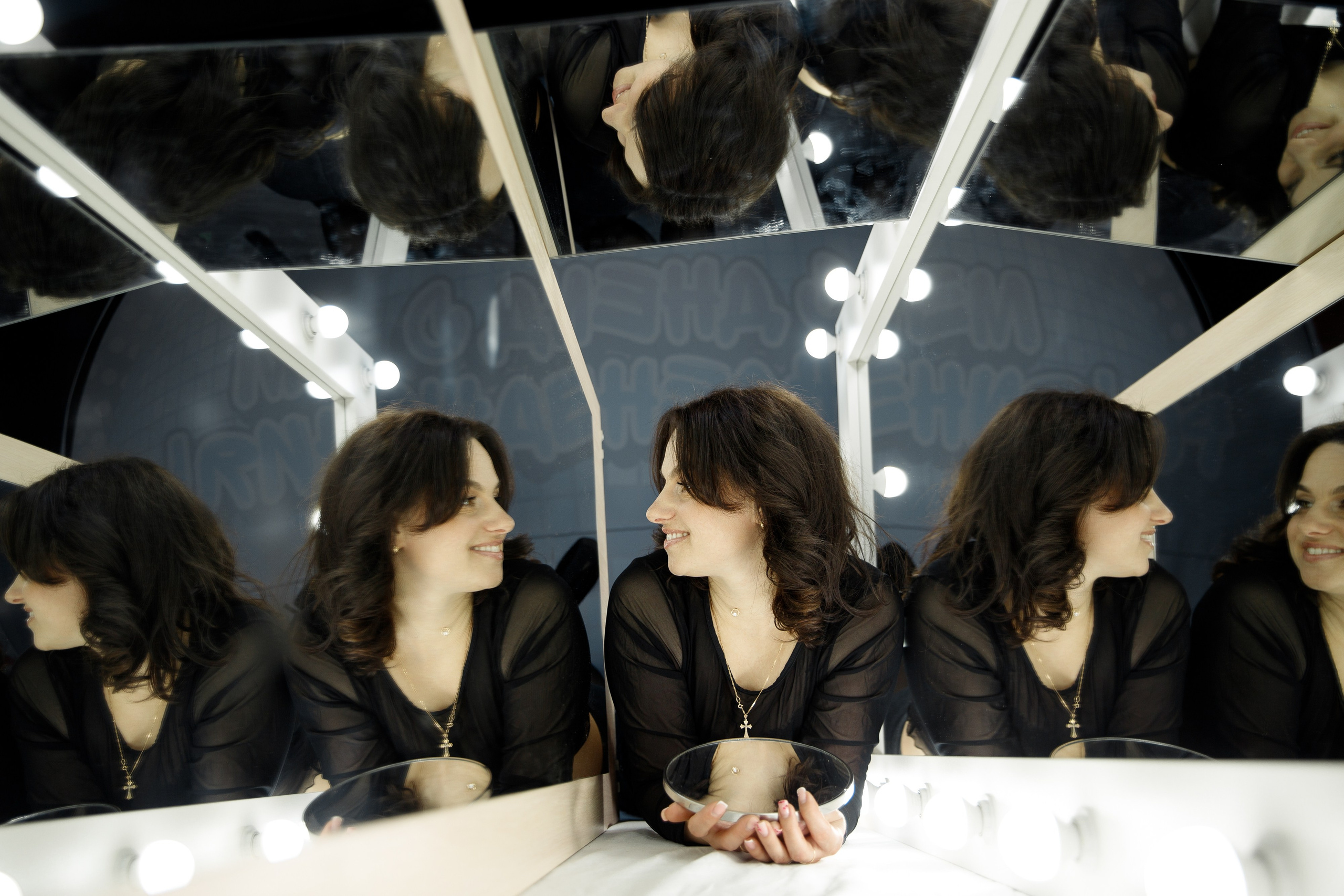 Татьяна с зеркалами