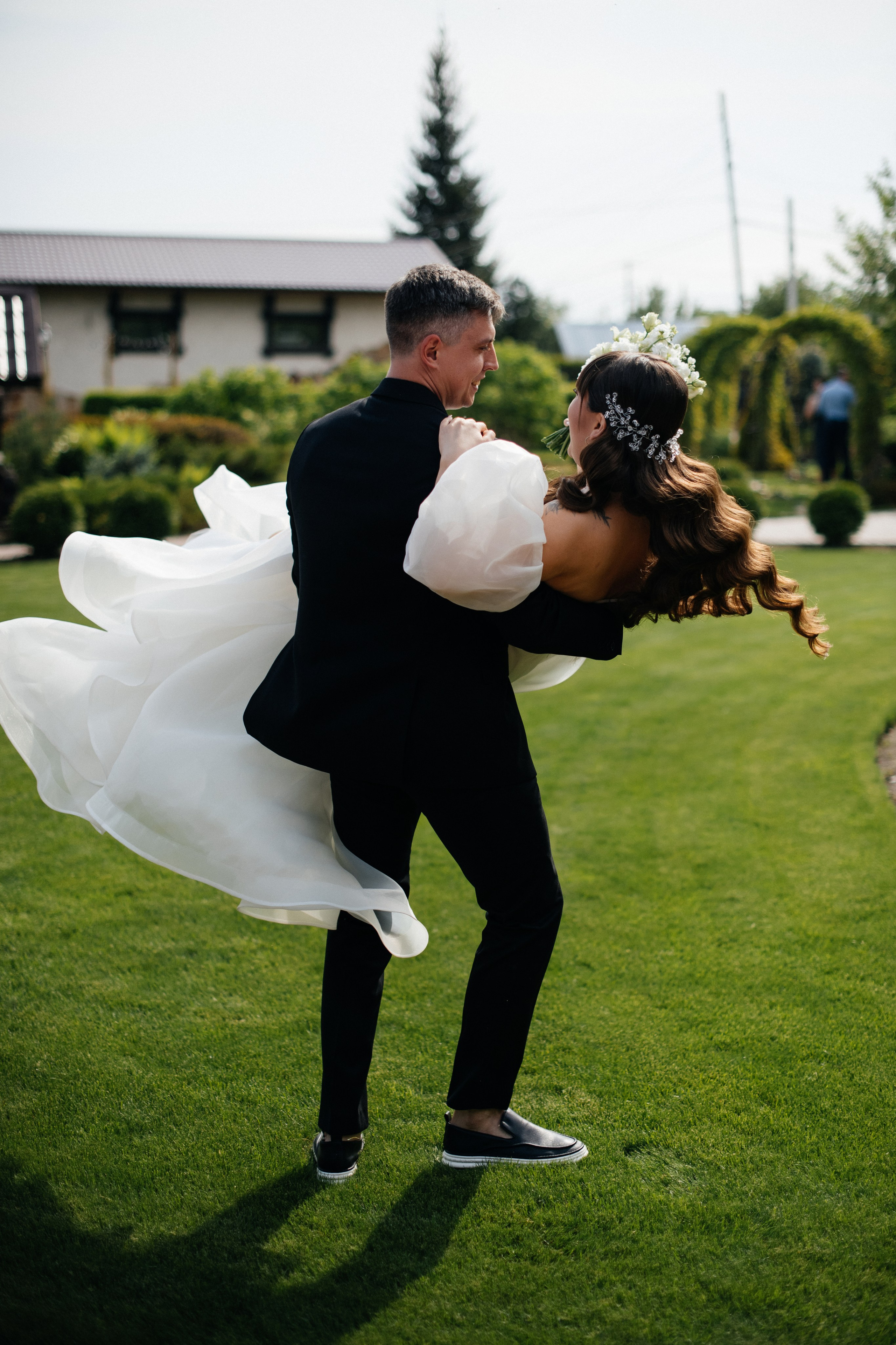 alt="Свадебная фотосессия в Барнауле. Свадебный фотограф Анна Глухова"