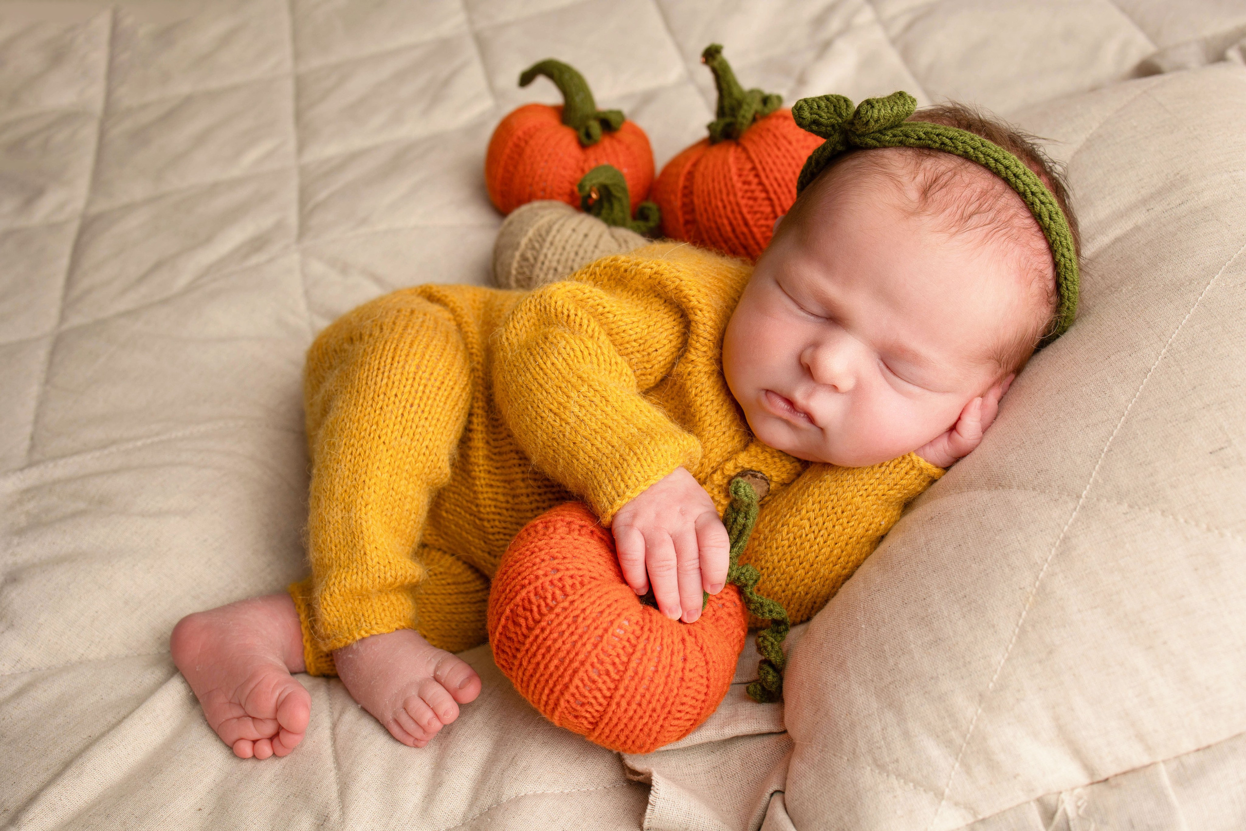 Нежная и милая фотосессия первых дней жизни Вашего ребенка в Минске. Фотограф новорождённых Минск — стоимость newborn фотосессии в Минске