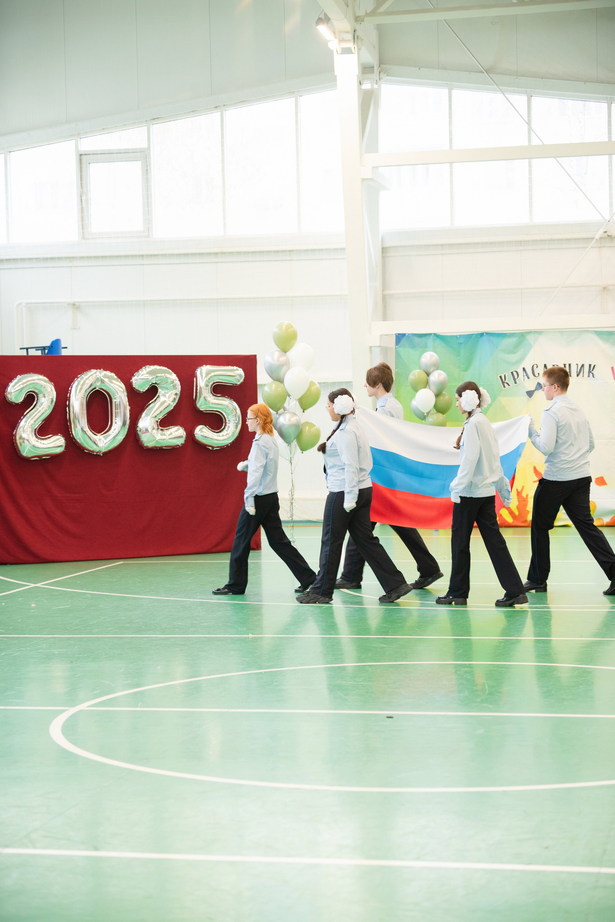 Съёмка выпускного в школе для 11 класса в Сургуте от профессионального фотографа