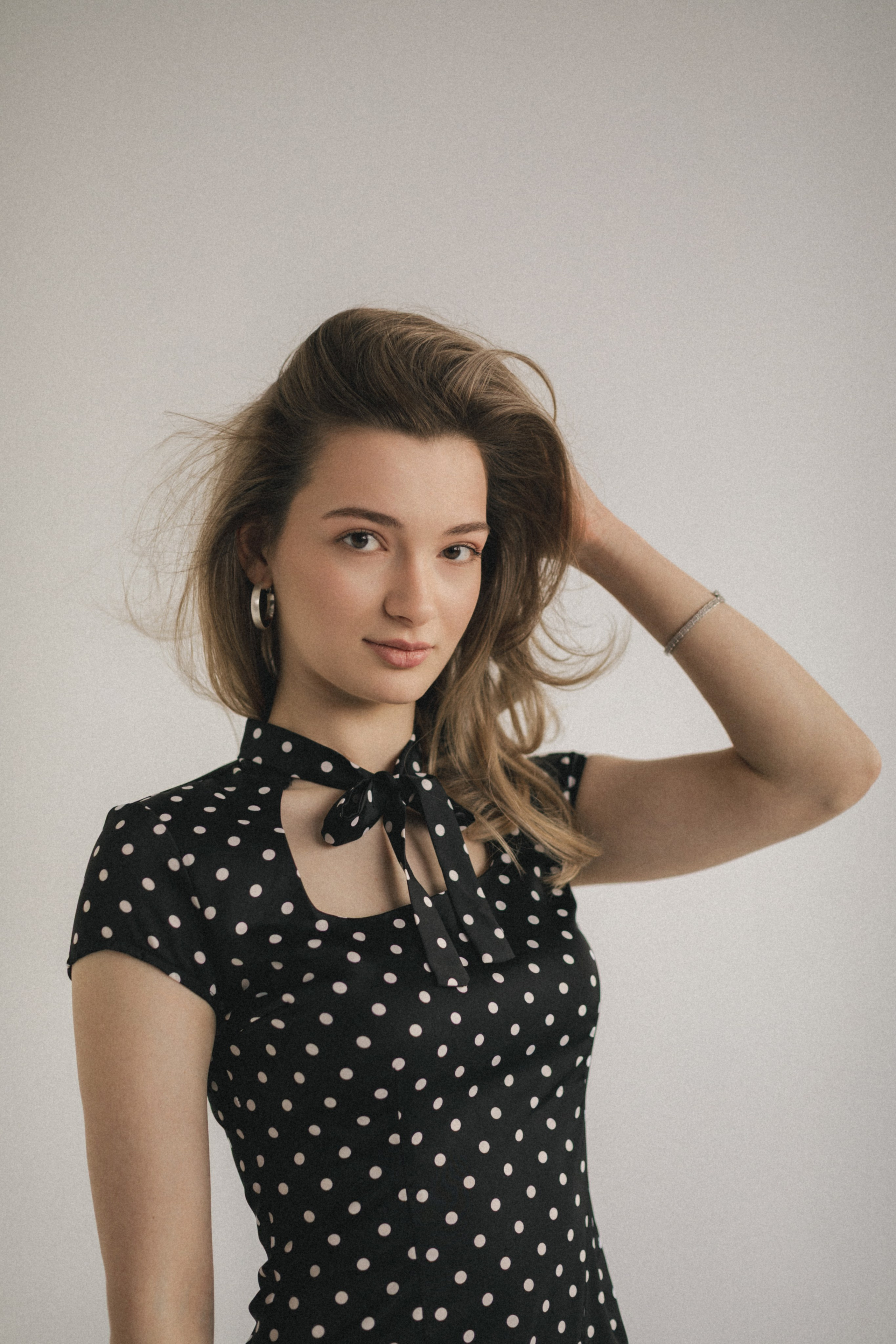 Фотосессия ко Дню рождения девушки в студии с тортом. Фотограф во Владикавказе Юрий Геворгизов