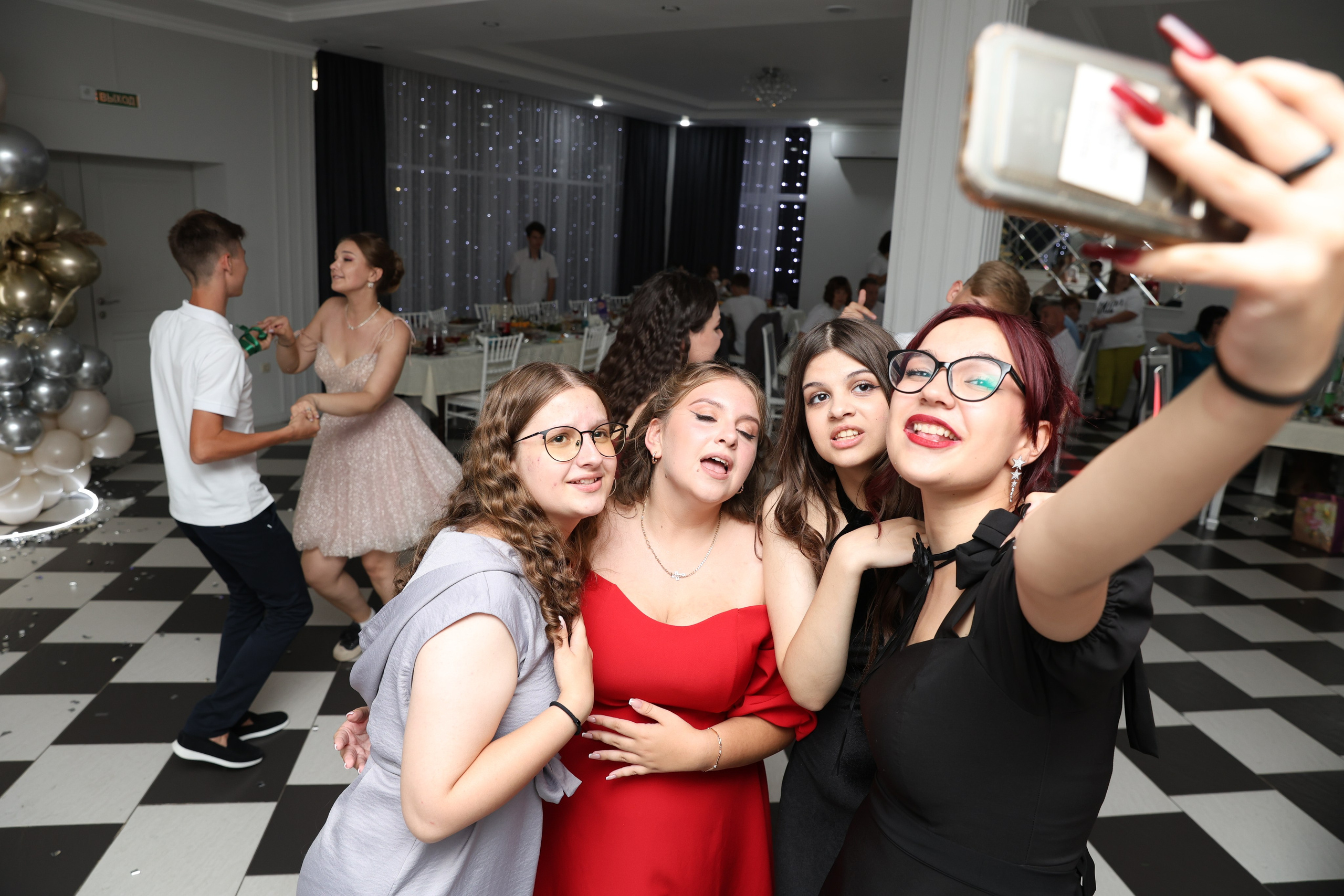 Выпускной 9 класс. Фотограф Любава Колесник. Выпускные альбомы в Крымском районе