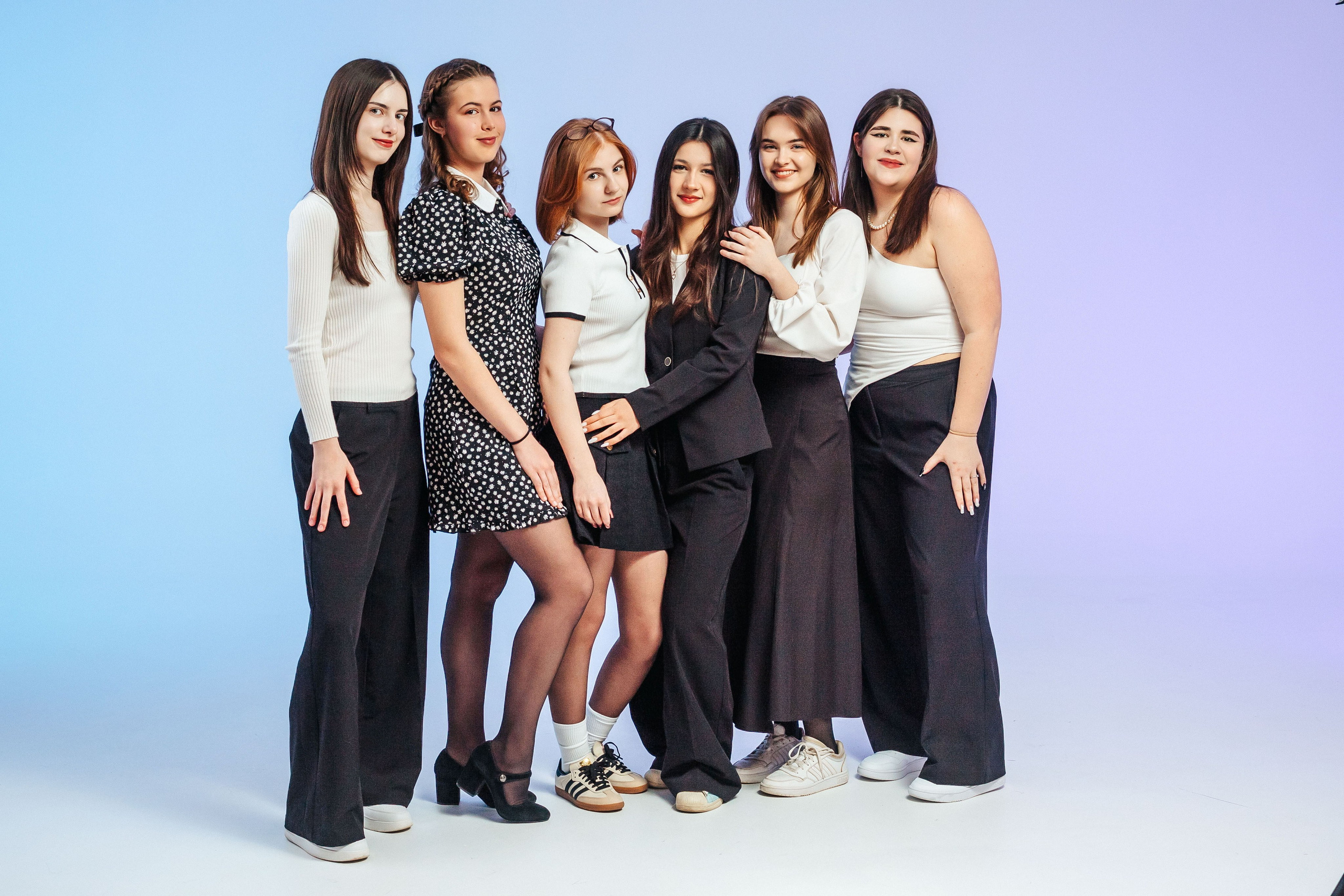 Студия школьной фотографии. Фотостудия выпускных альбомов в Твери. Студия школьной фотографии в Твери. Выпускные альбомы в Твери