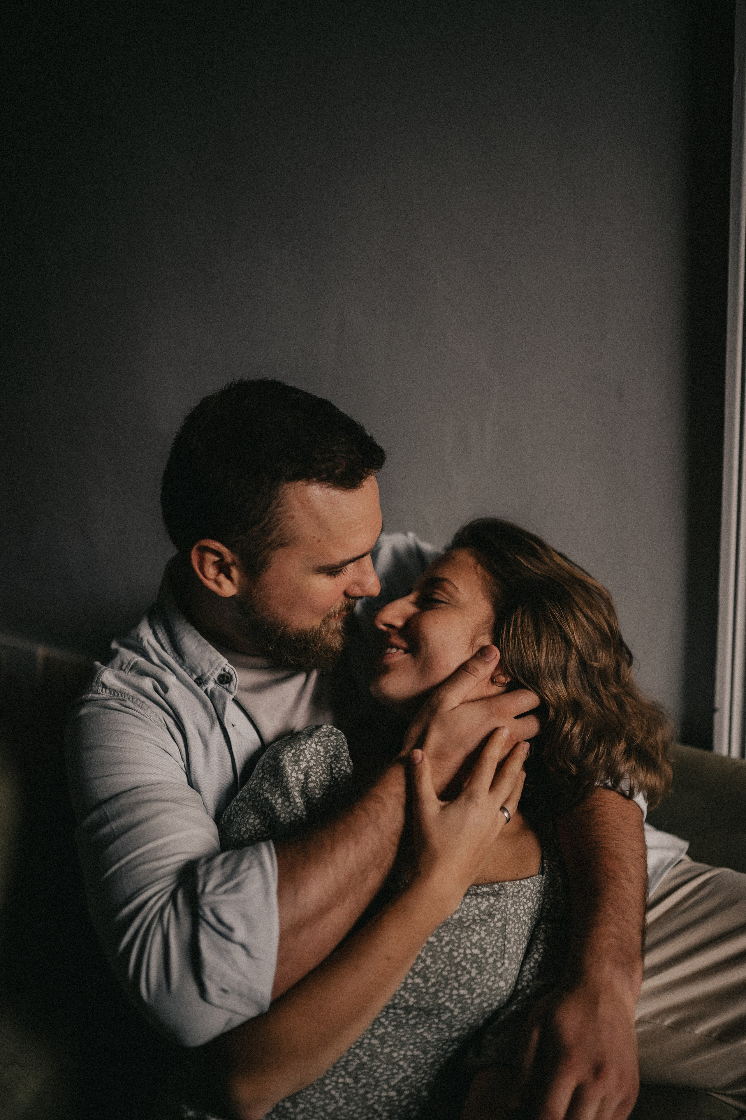 Лавстори в питерской студии. Семейный и свадебный lifestyle-фотограф в Москве Мария Петрова