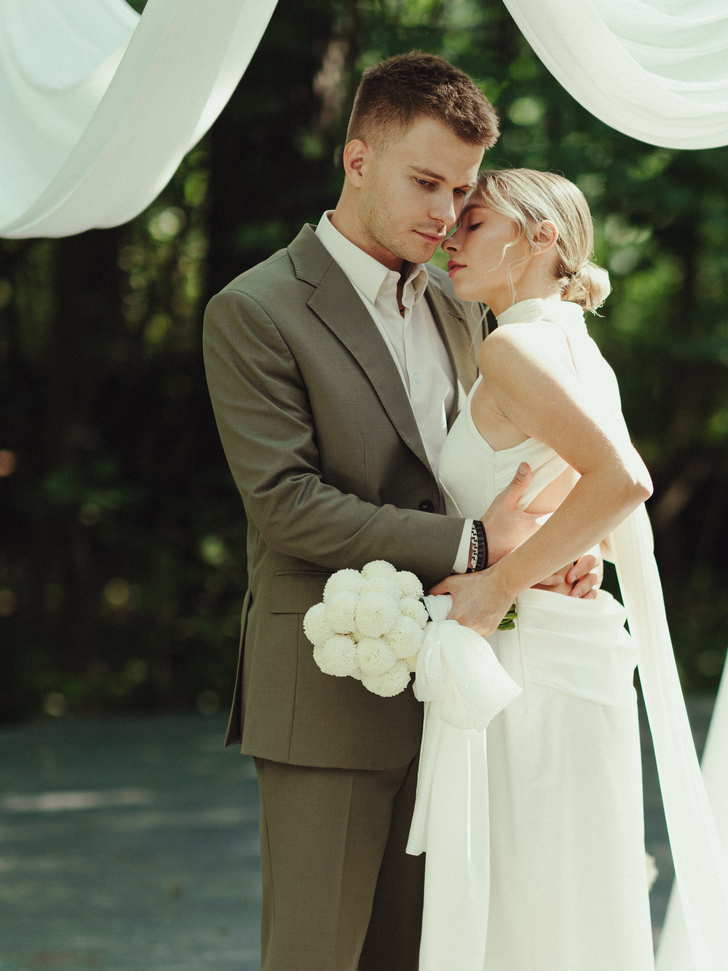 И даже птицы им пели песни. Свадебный фотограф Наташа Алешина