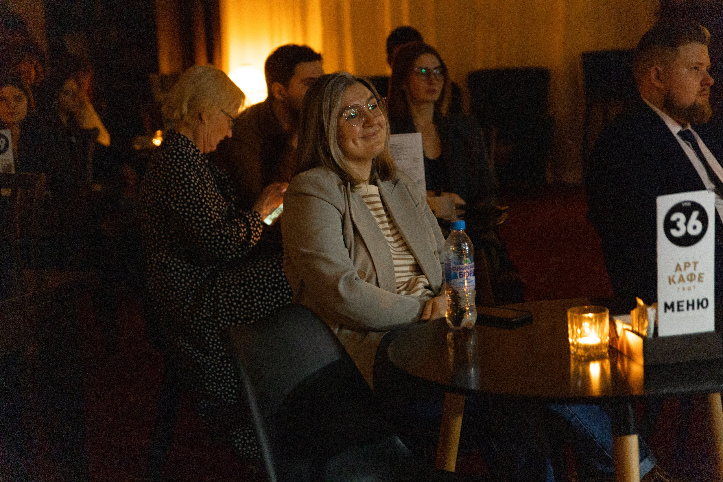 Выступление YOLO band в арт кафе. Фотограф Тюмень