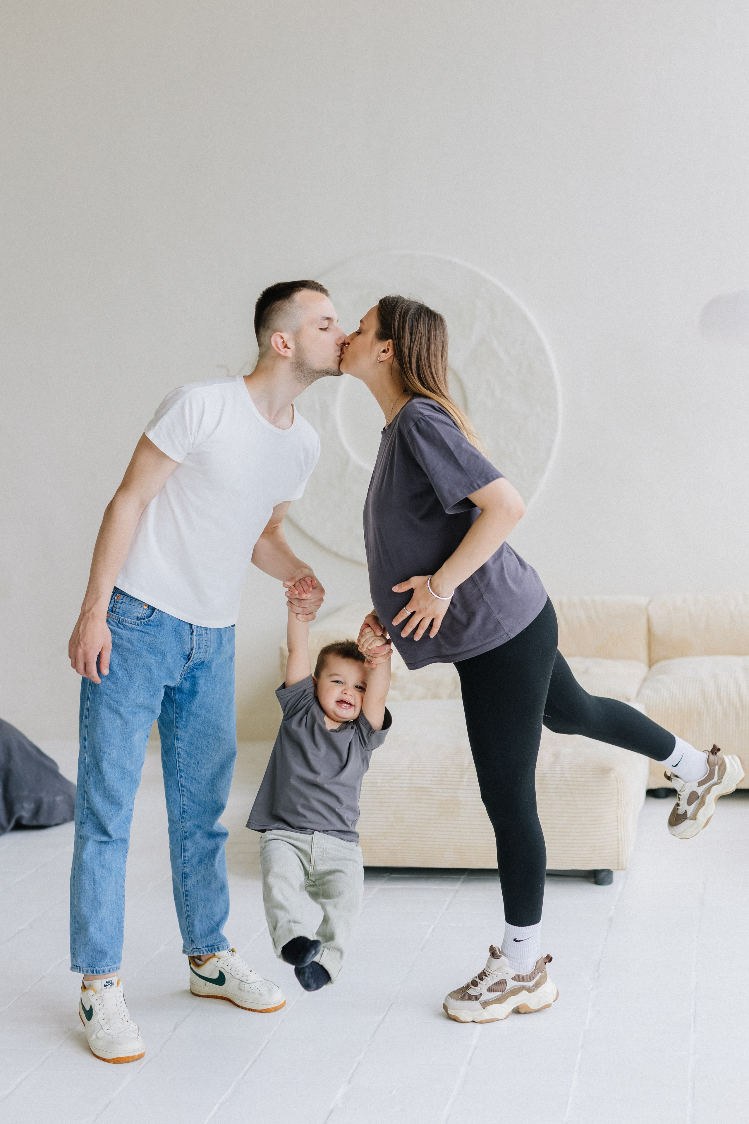 Беременность в интерьерном зале. Семейный фотограф Обнинск