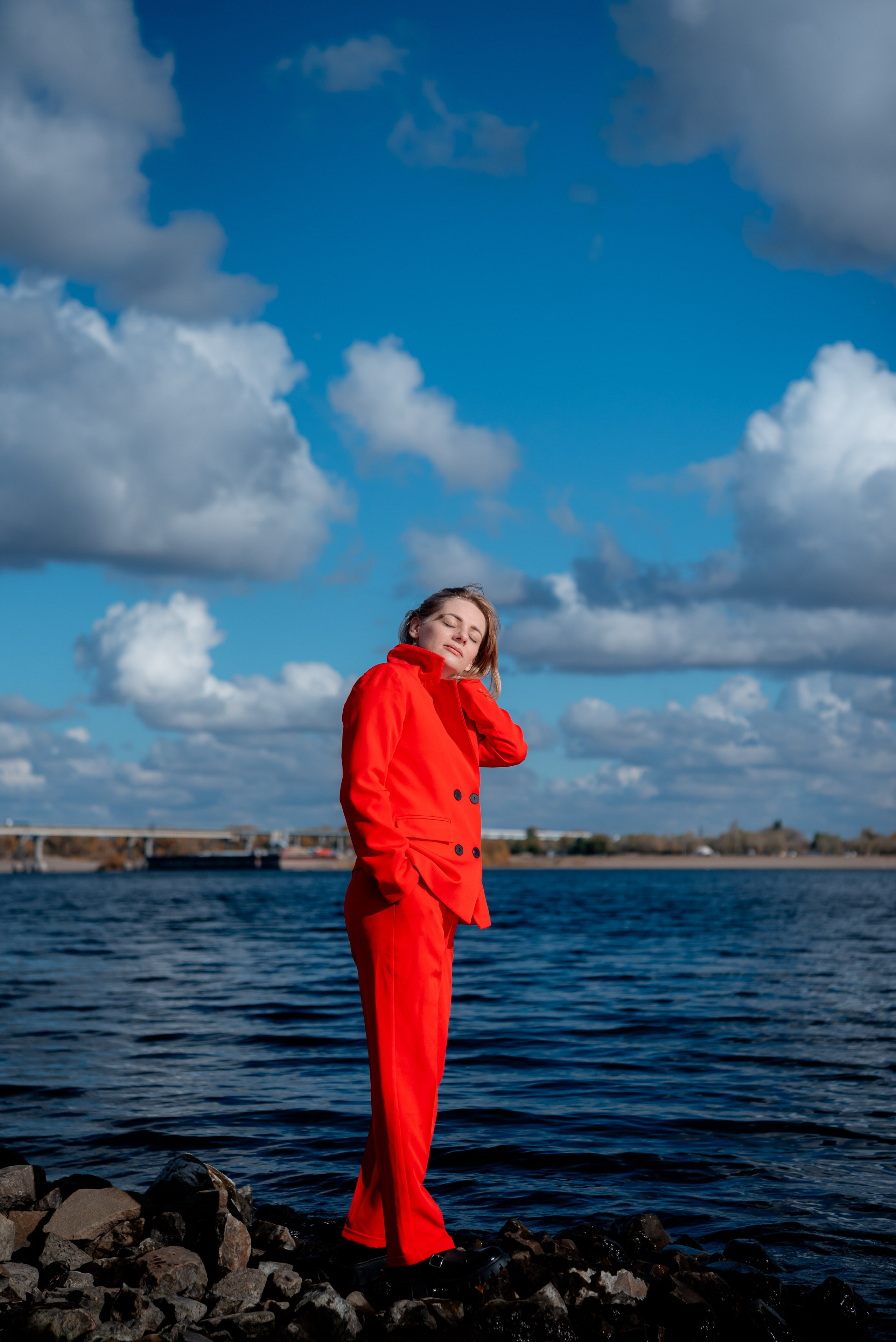 Фотосессия для яркой девушки Лилии на набережной Волгограда. Фотограф в Волгограде и Волжском Александр Горбань