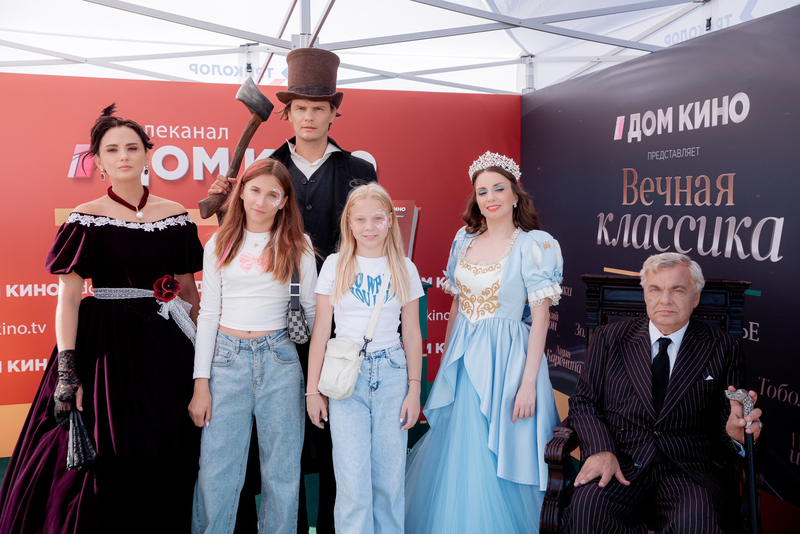 Портретные фото с артистами в палатке Триколор Дом Кинов на день города Волгоград. Фотограф в Волгограде и Волжском Александр Горбань