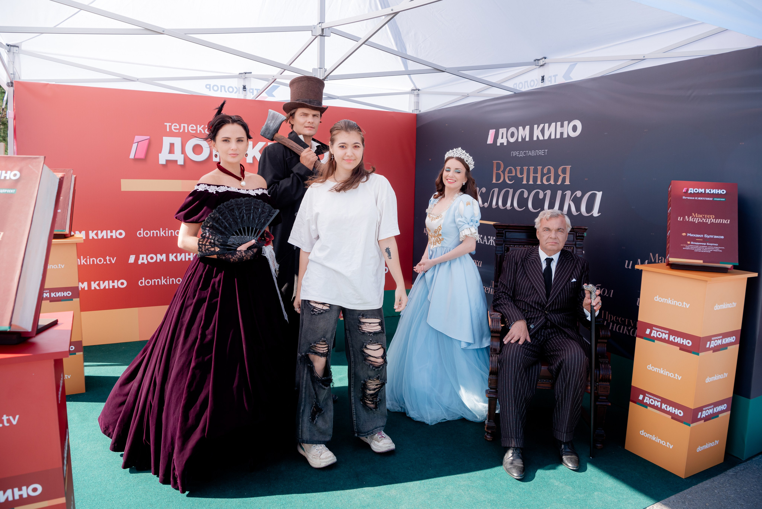 Портретные фото с артистами в палатке Триколор Дом Кинов на день города Волгоград. Фотограф в Волгограде и Волжском Александр Горбань