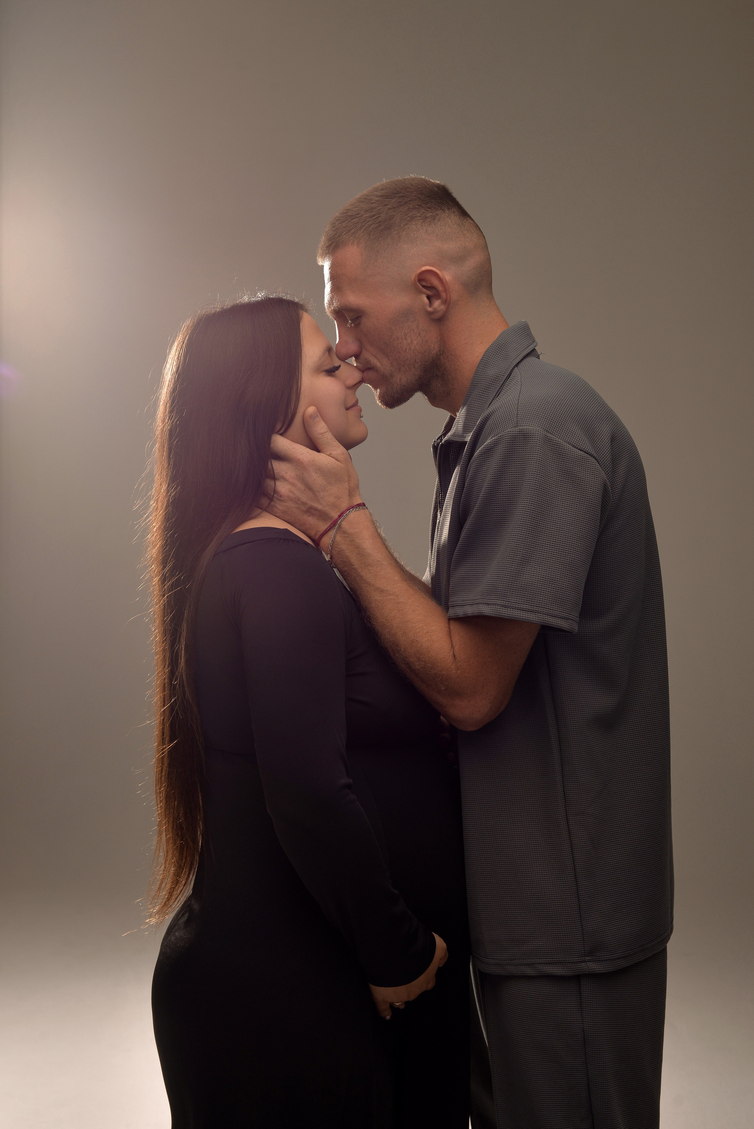 Беременность съемка, Мария с мужем в студии. Семейный и свадебный фотограф Галина Абакумова, фотосессии в Белгороде