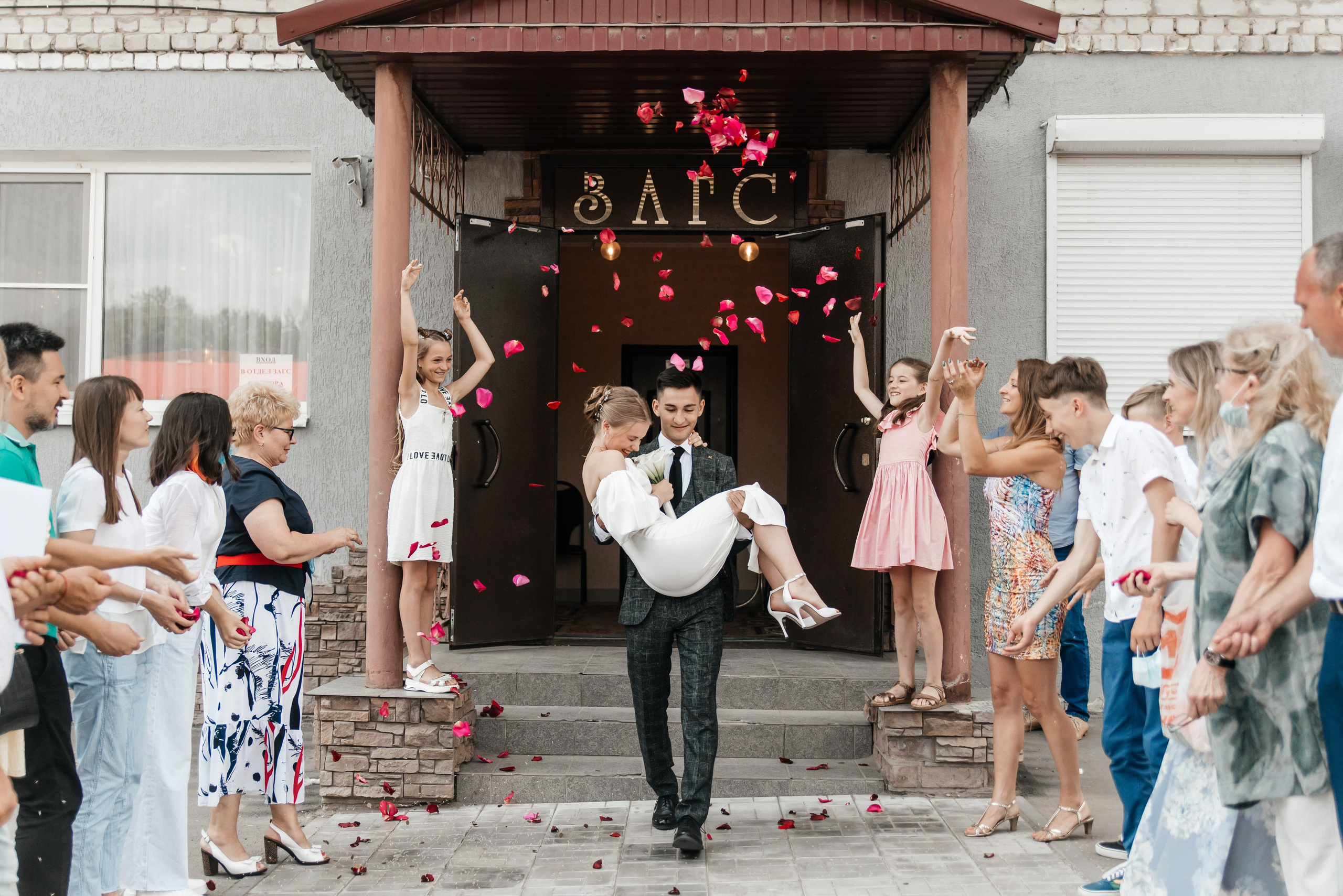 Ангелина и Евгений Загс и прогулка. Меня зовут Александр Литвинчук и я свадебный фотограф в Саратове