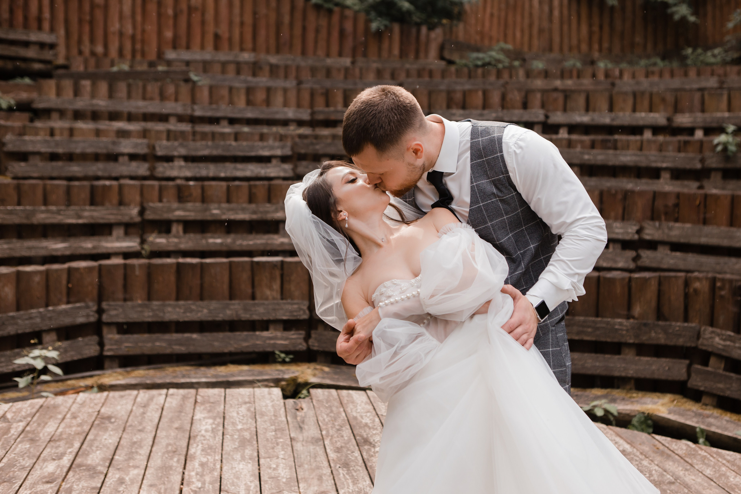 Свадебная фотосессия Сергея и Татьяны. Наша свадебная сказка. Видеосъемка и фотосъемка свадеб. Фотограф и оператор на свадьбу. Видеосъемка подкастов, собственная видео-фотостудии. Предметная фотосъемка