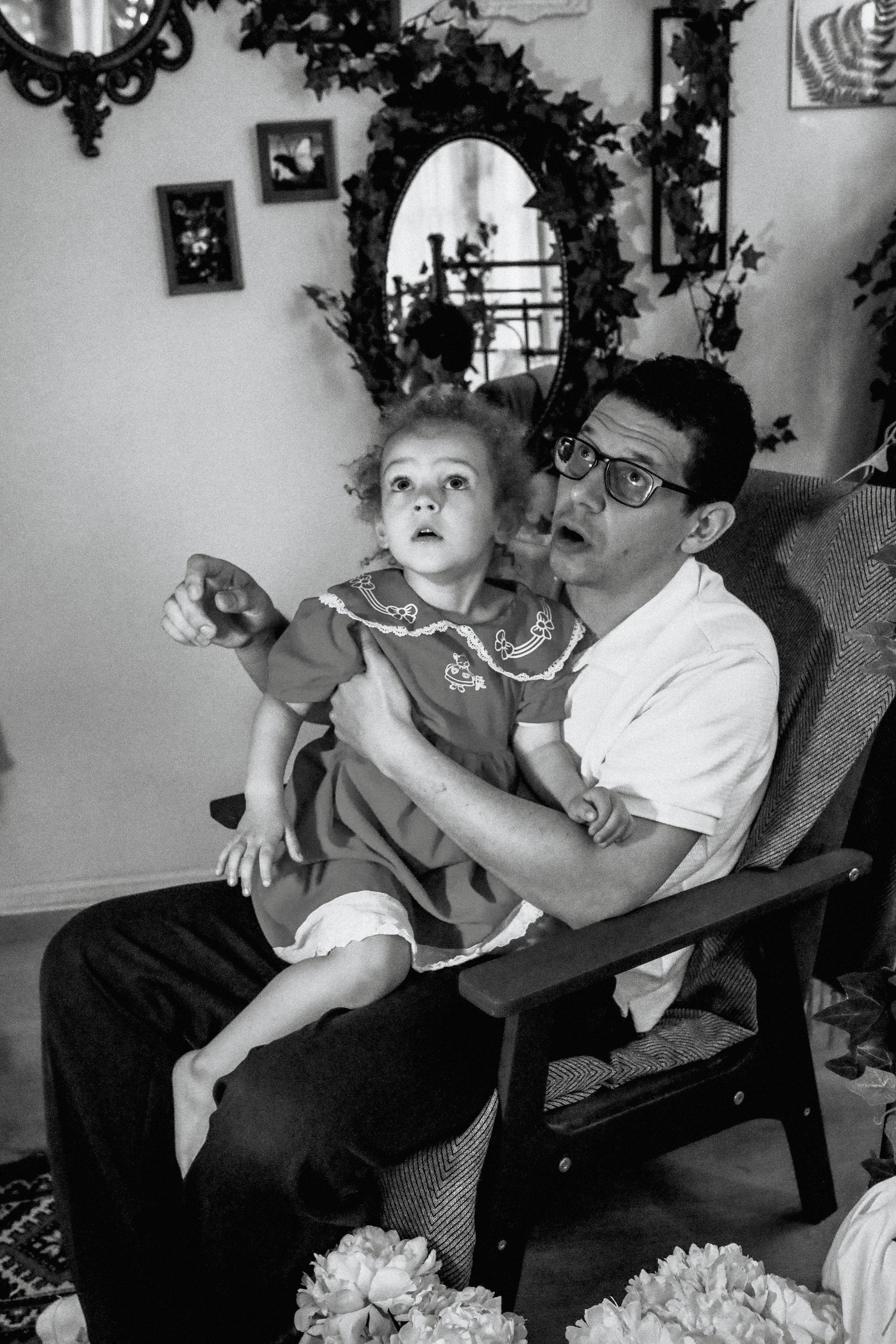 Пионы на балконе