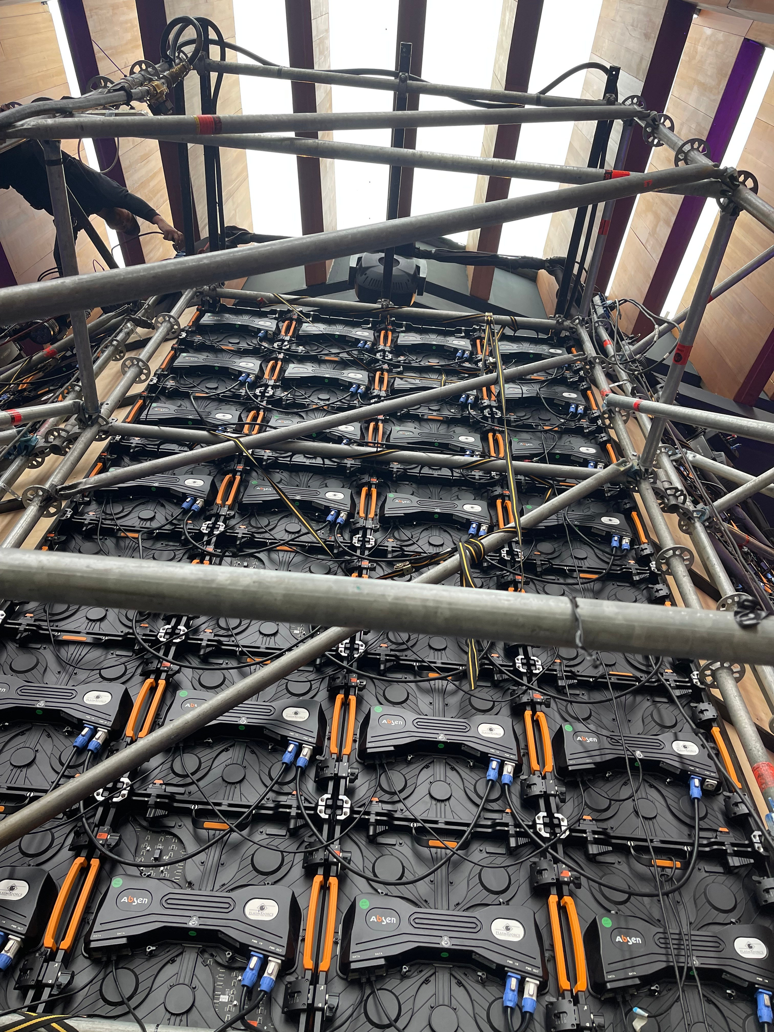 BACKSTAGE GALLERY. «MAK FLAME»