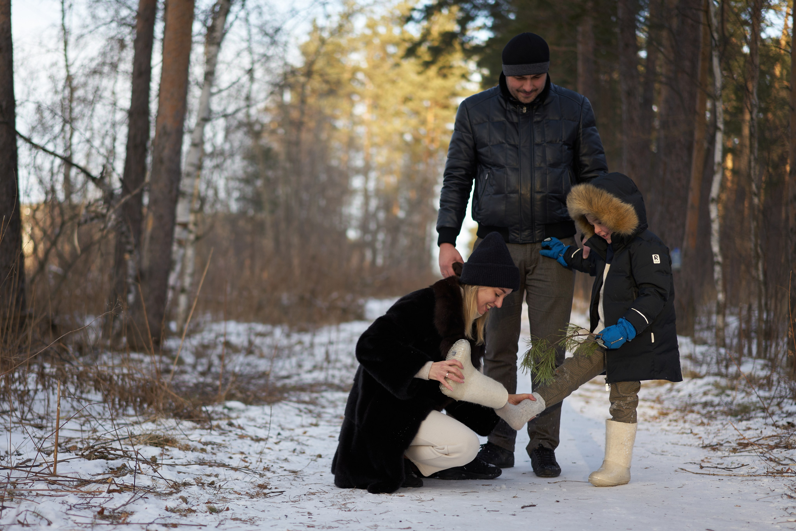 Семейная фотосессия зимой в лесу. Фотограф Екатеринбург Кокшарова Александра