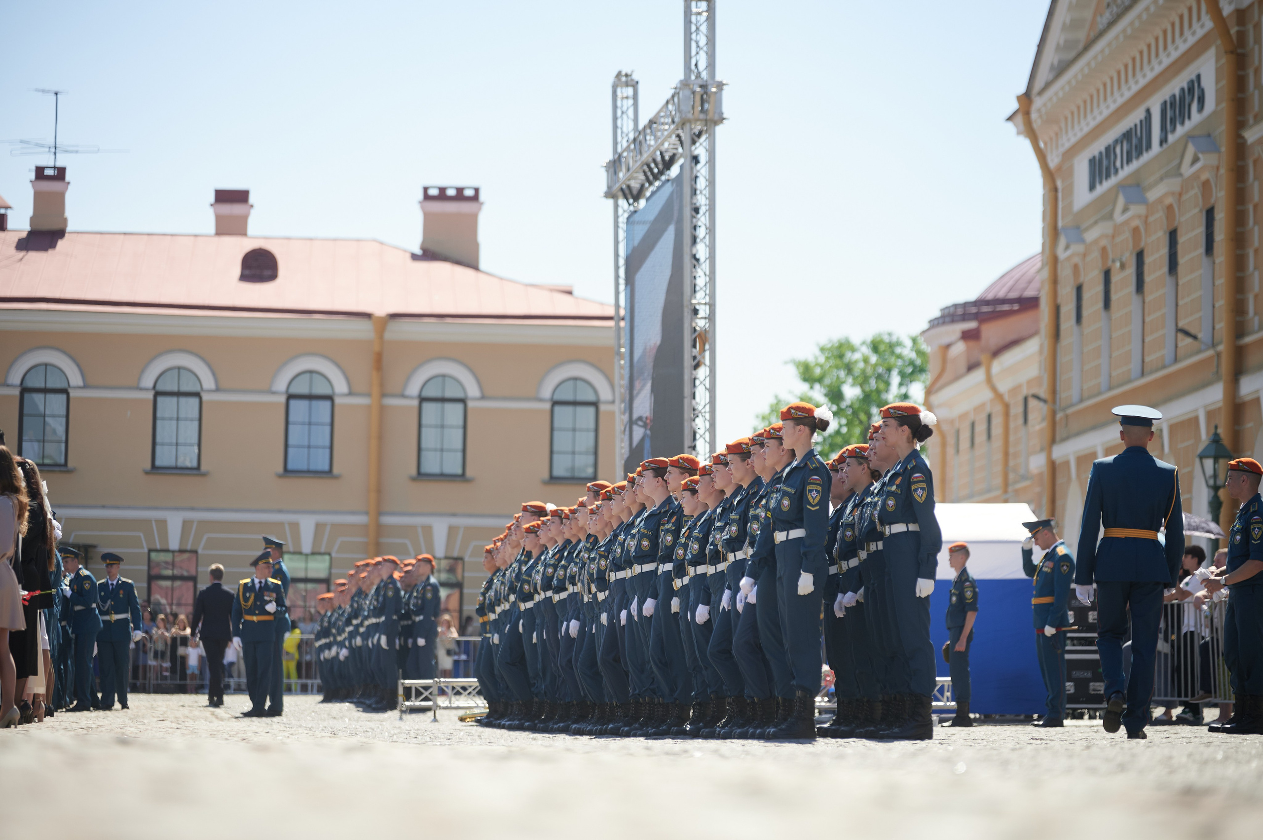 Репортажная съёмка выпускных в СПб | Фотограф на выпускной 9 и 11 класса