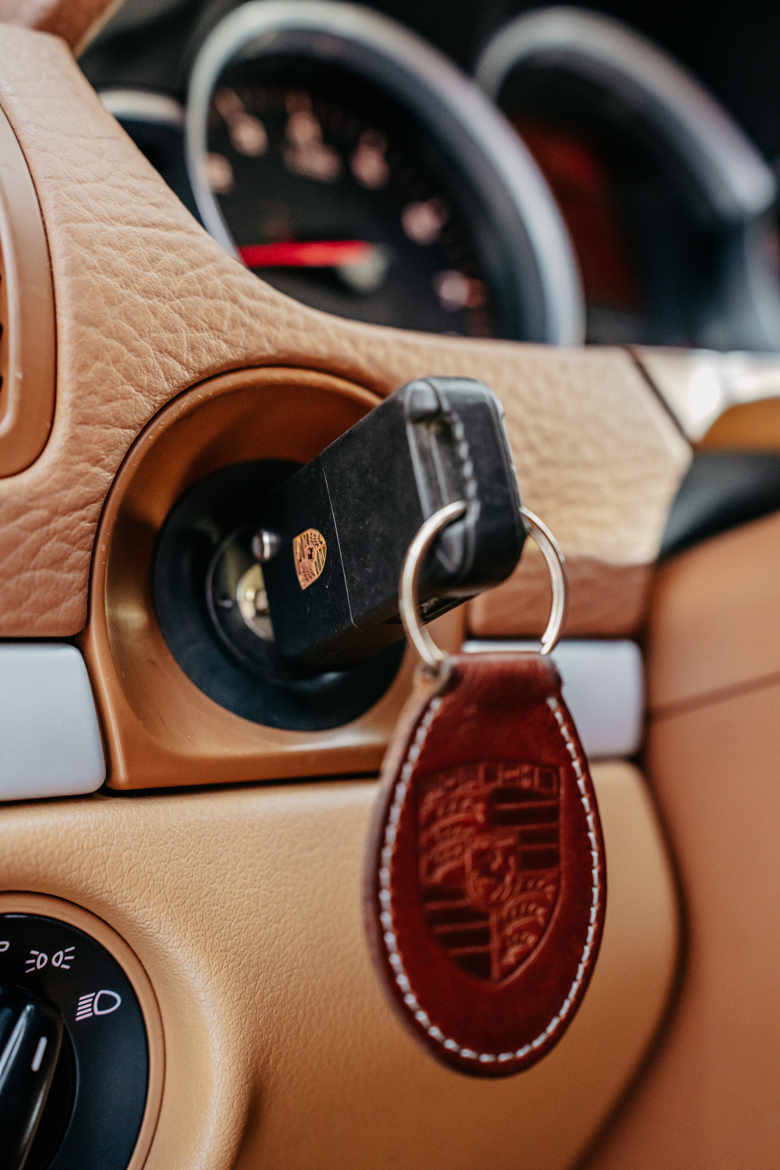 Porsche Cayenne. Фотограф, видеограф и пилот дрона на Байкале