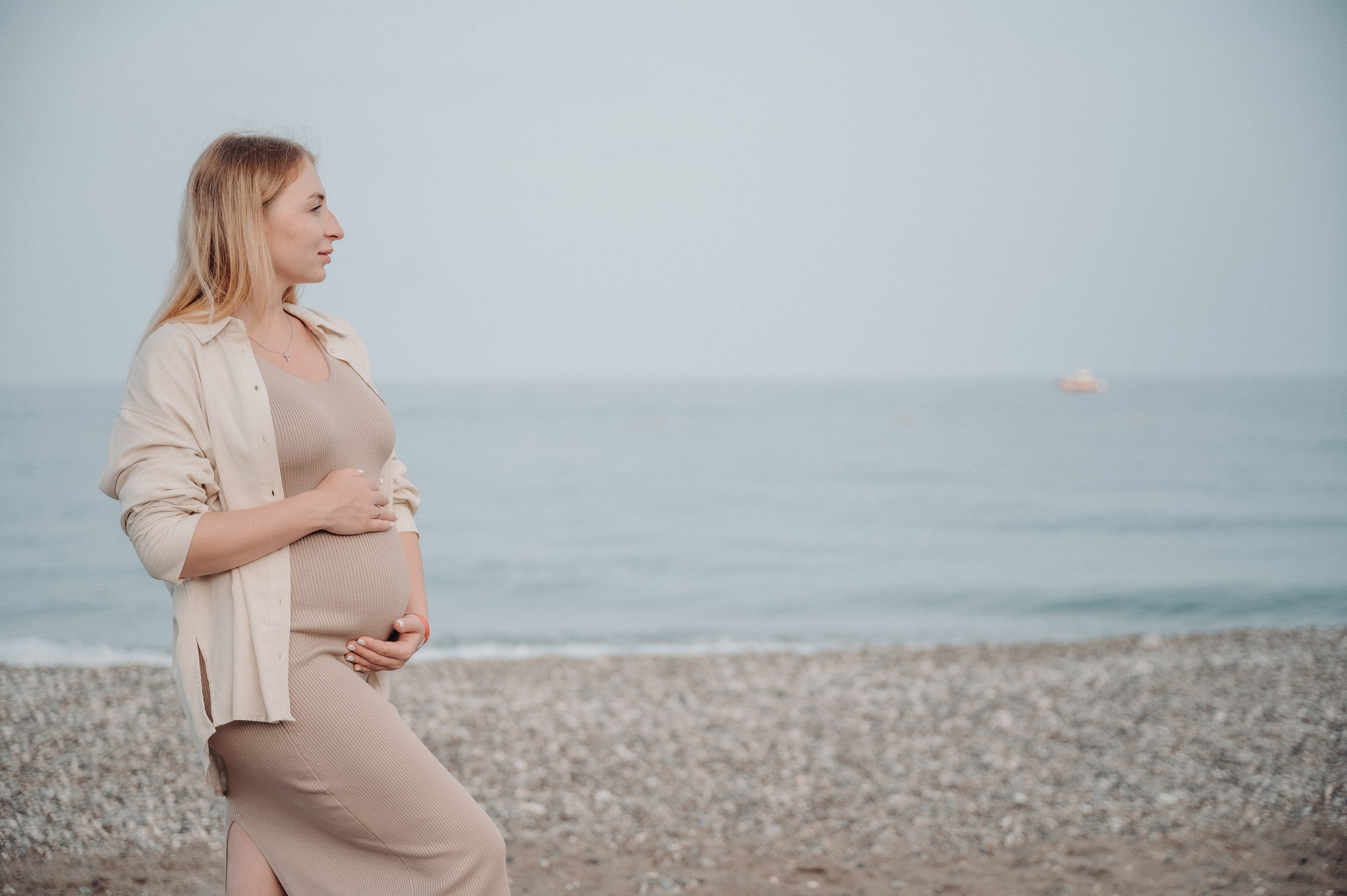 На берегу Средиземного моря. Главная