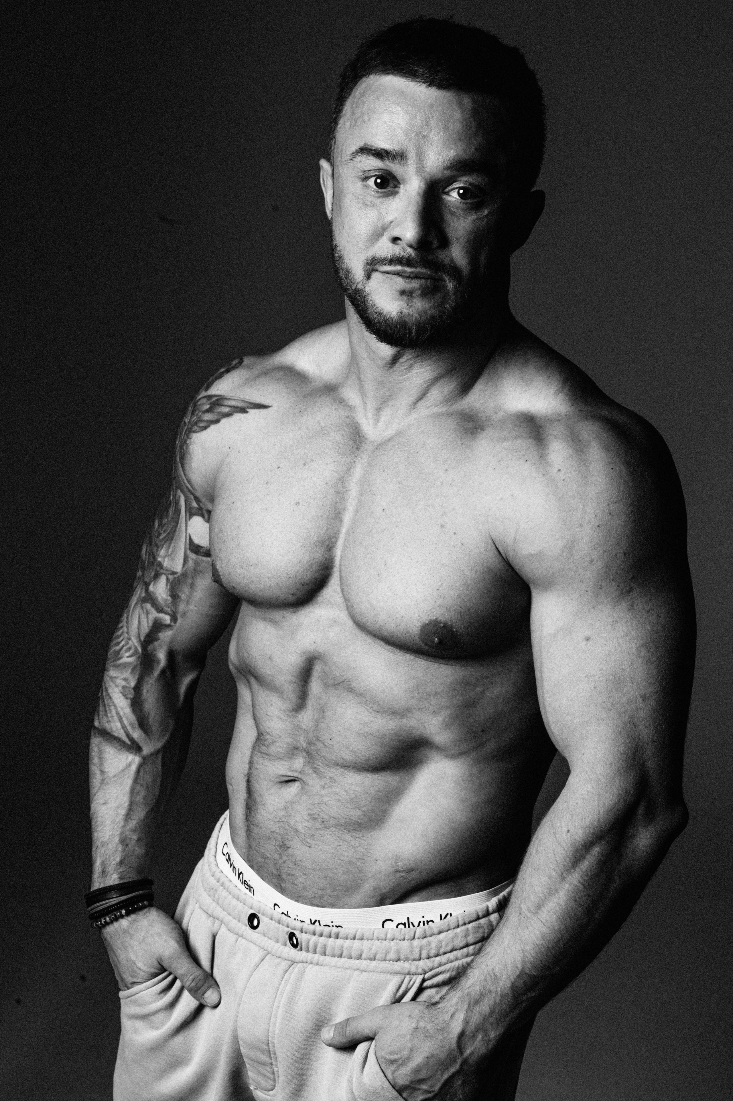 Константин. Профессиональный фотограф беременности в СПБ. Стильные фотосессии беременности в стиле минимализм и классическая фотография