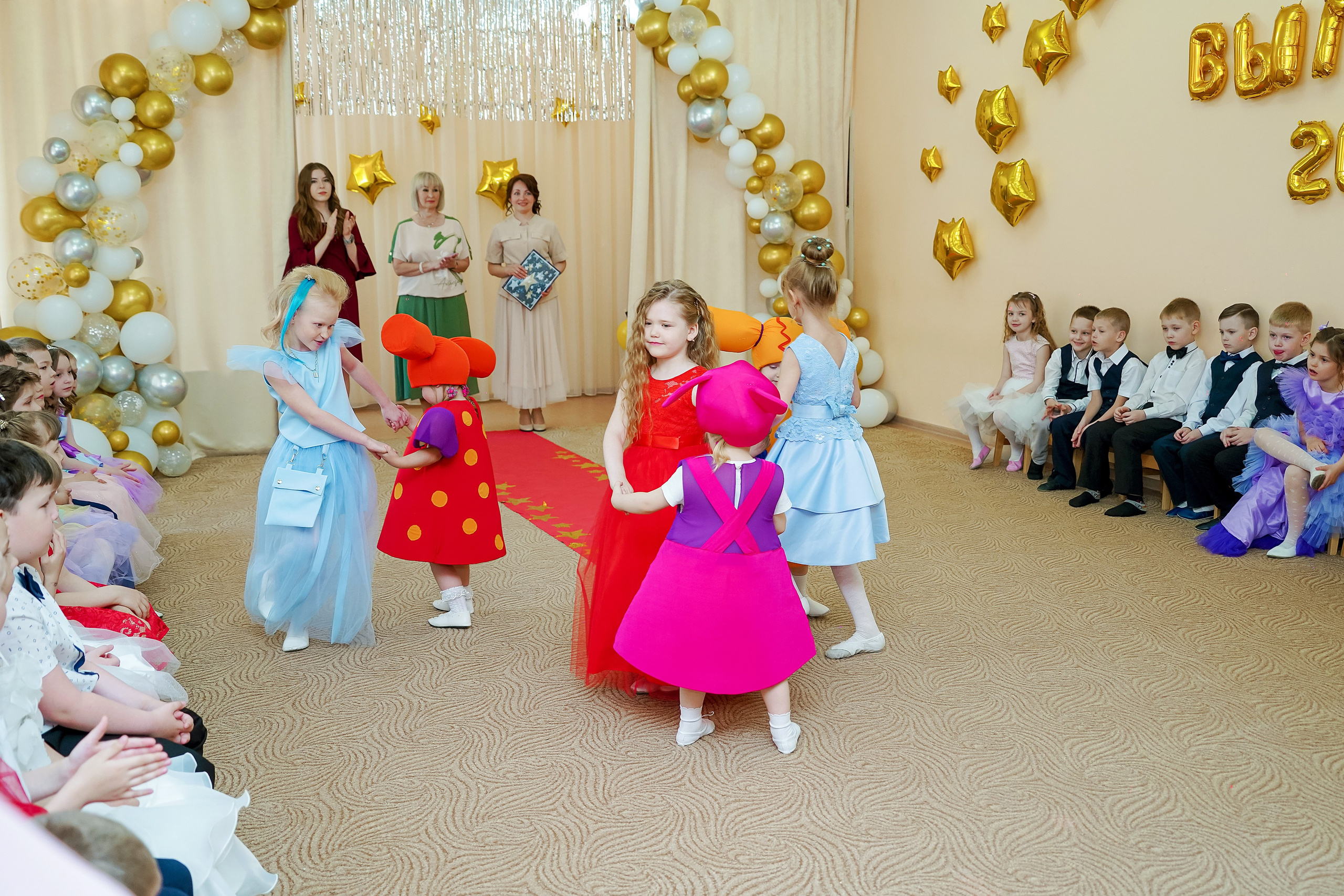 Фотосъемка видеосъёмка фотограф видеооператор новогодних утренников  в. Фотограф, видеооператор Нина Коршунова