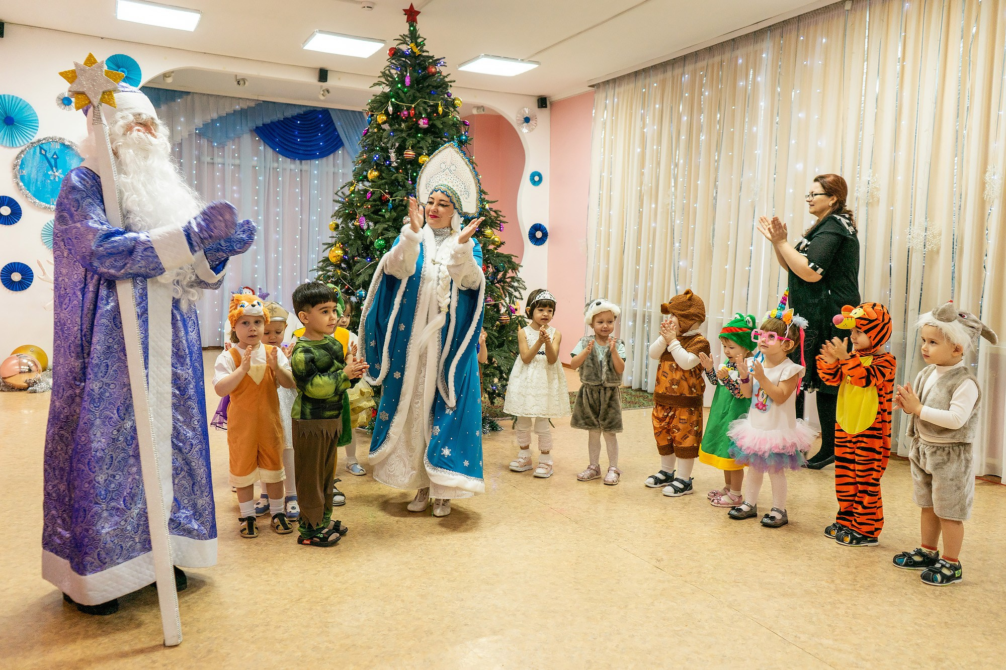 Новогодний утренник, малыши