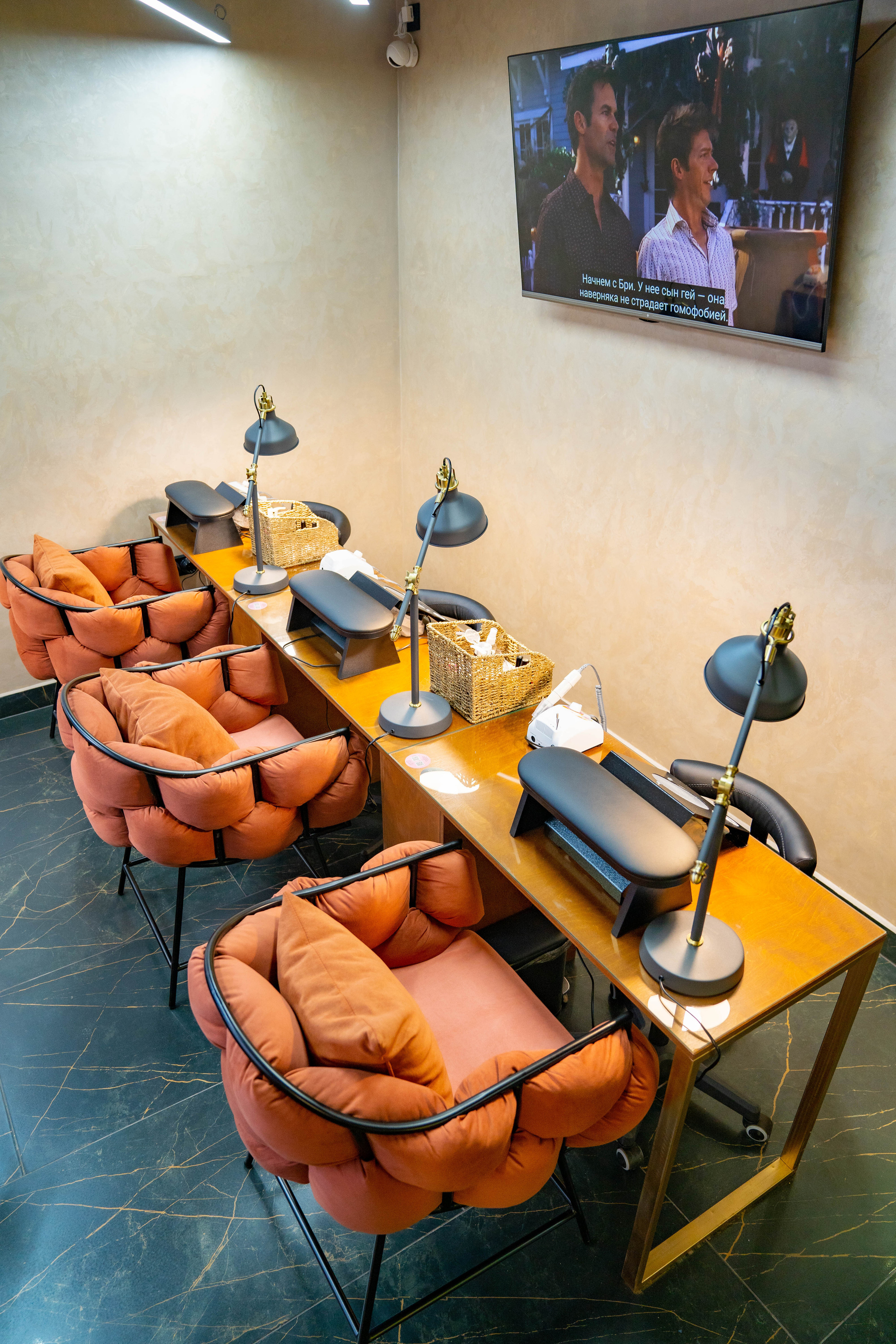 Салон красоты и маникюра SODA Трёхгорка. Фото и видео съёмка на заказ. VAU Studia. Москва