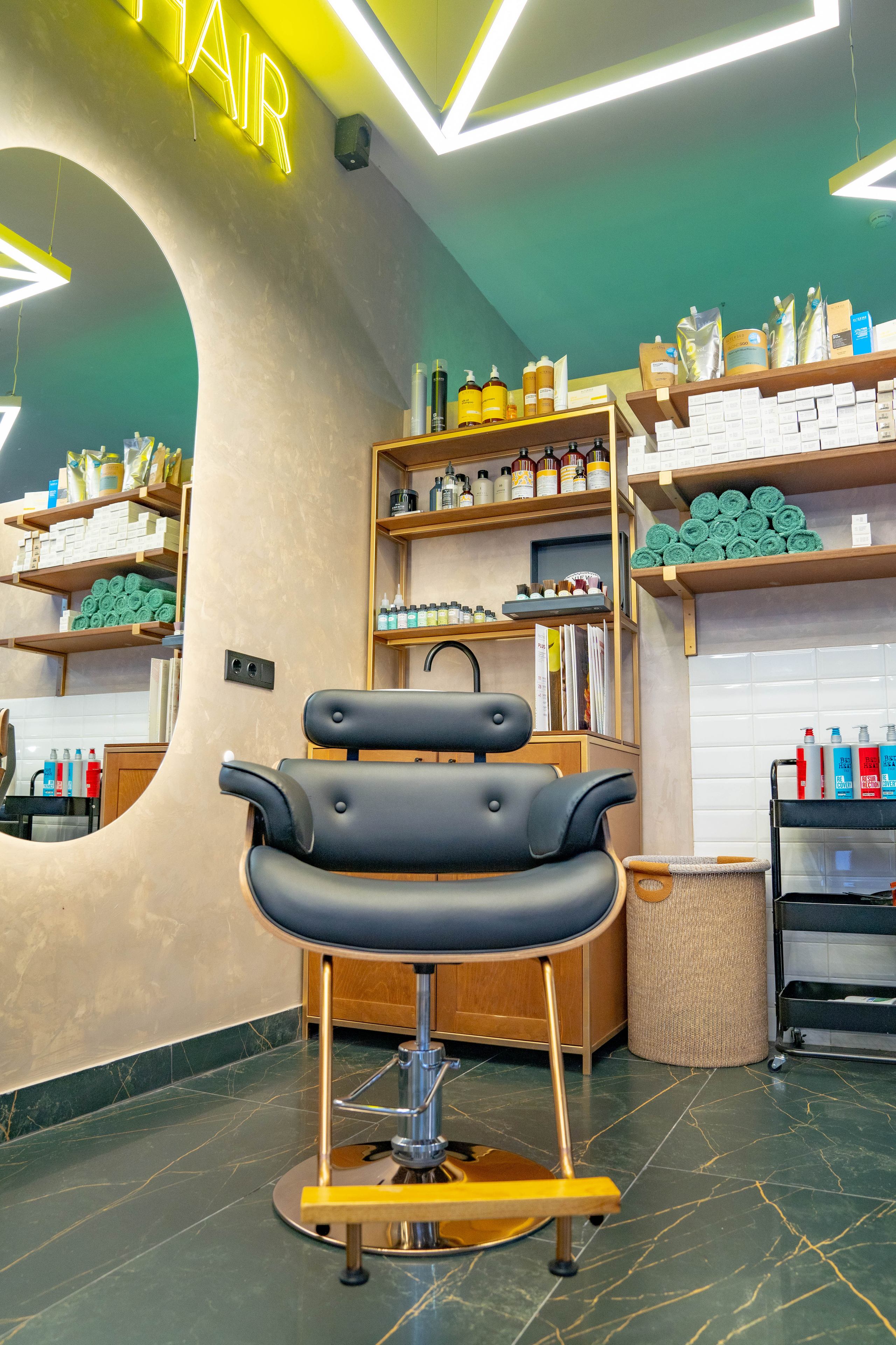 Салон красоты и маникюра SODA Алтуфьево. Фото и видео съёмка на заказ. VAU Studia. Москва