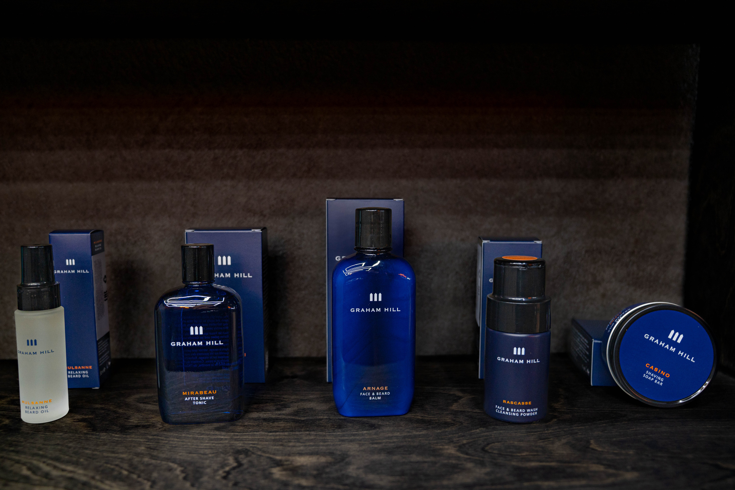 мужская косметика на полке