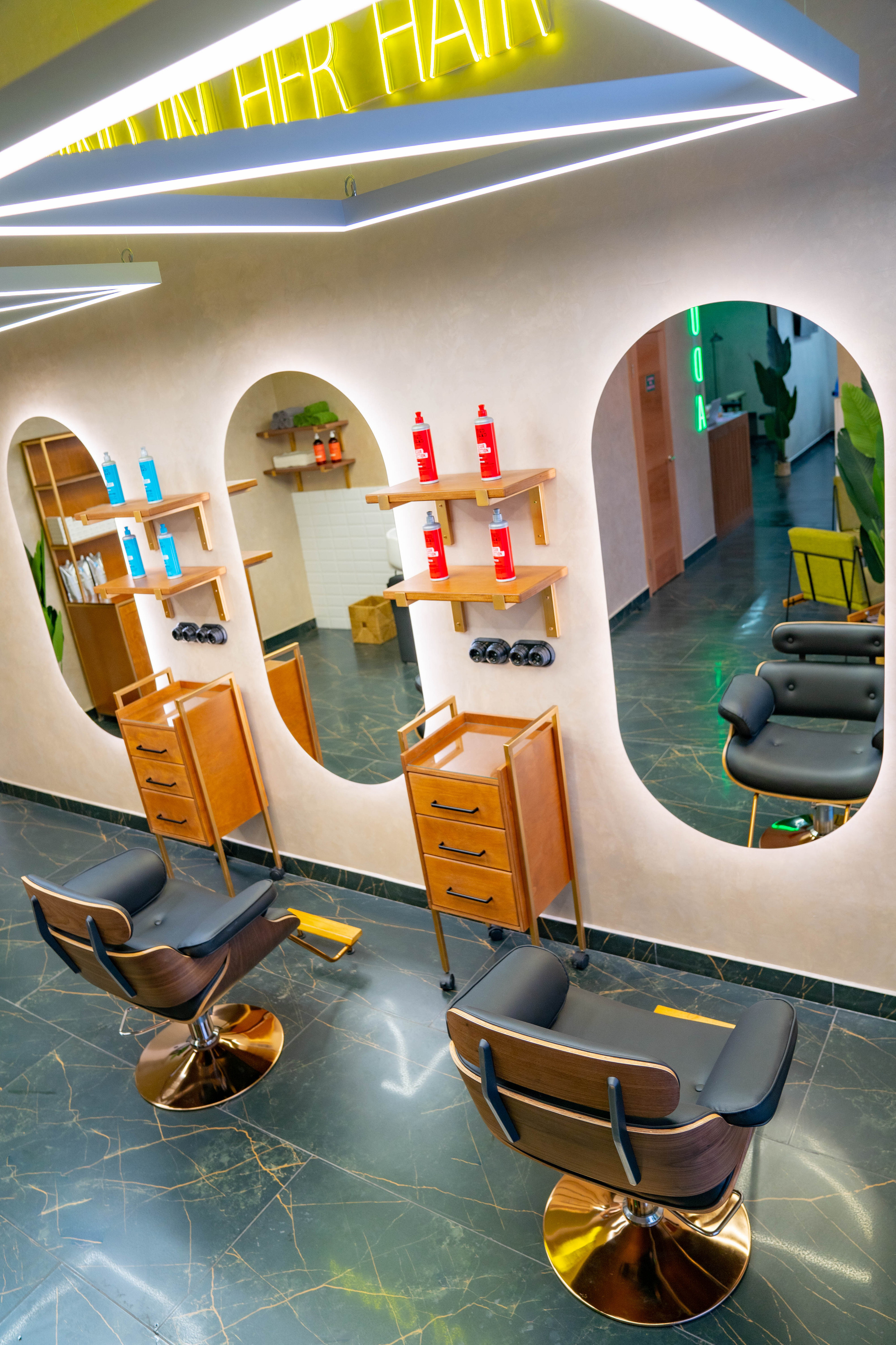 Салон красоты и маникюра SODA Трёхгорка. Фото и видео съёмка на заказ. VAU Studia. Москва